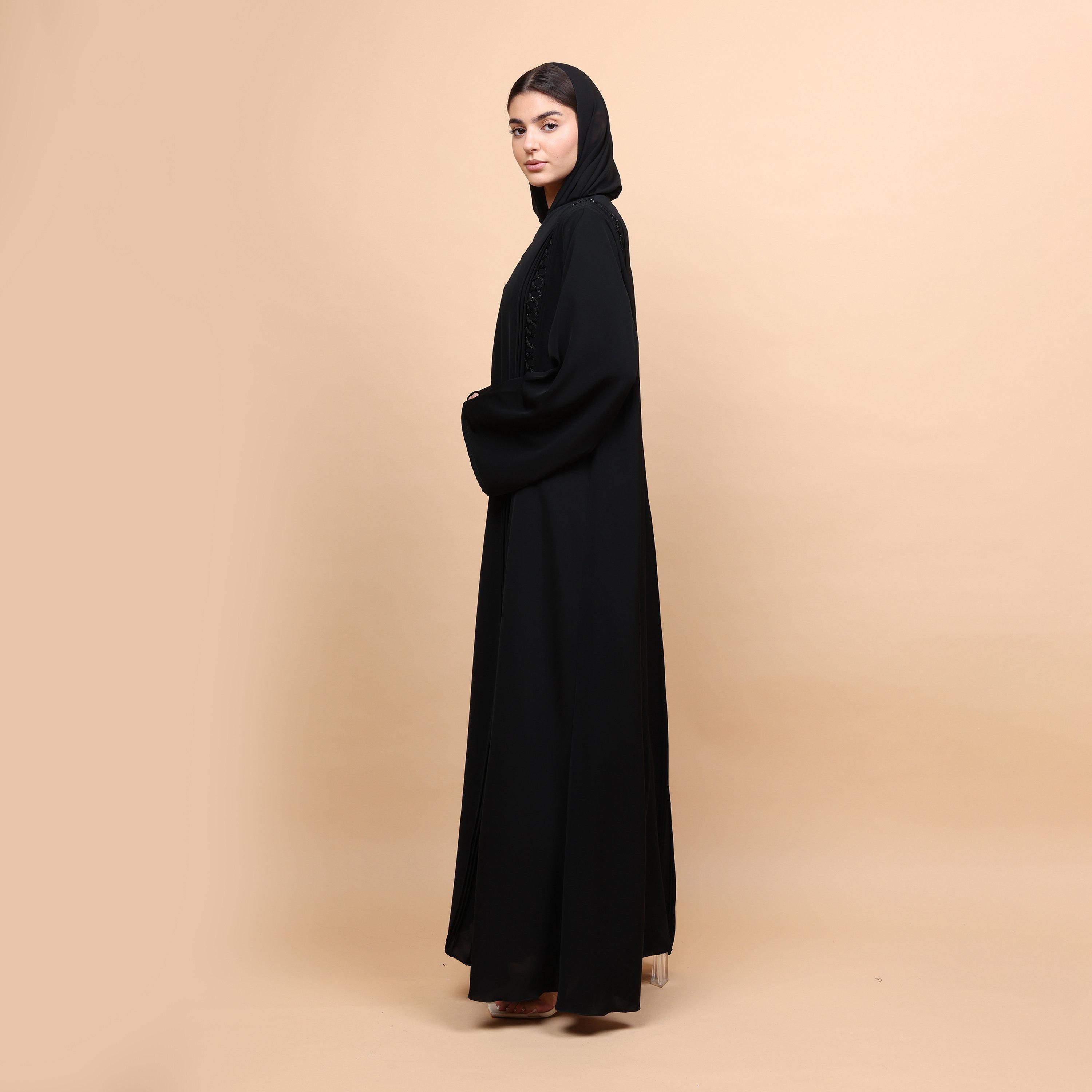 عباية نسائية قماش نيدا بتفاصيل مكسرة و"أبليكيه" وأكمام واسعة مع حجاب - أسود من إكسا-women-arabicclothing-abayas-image-4