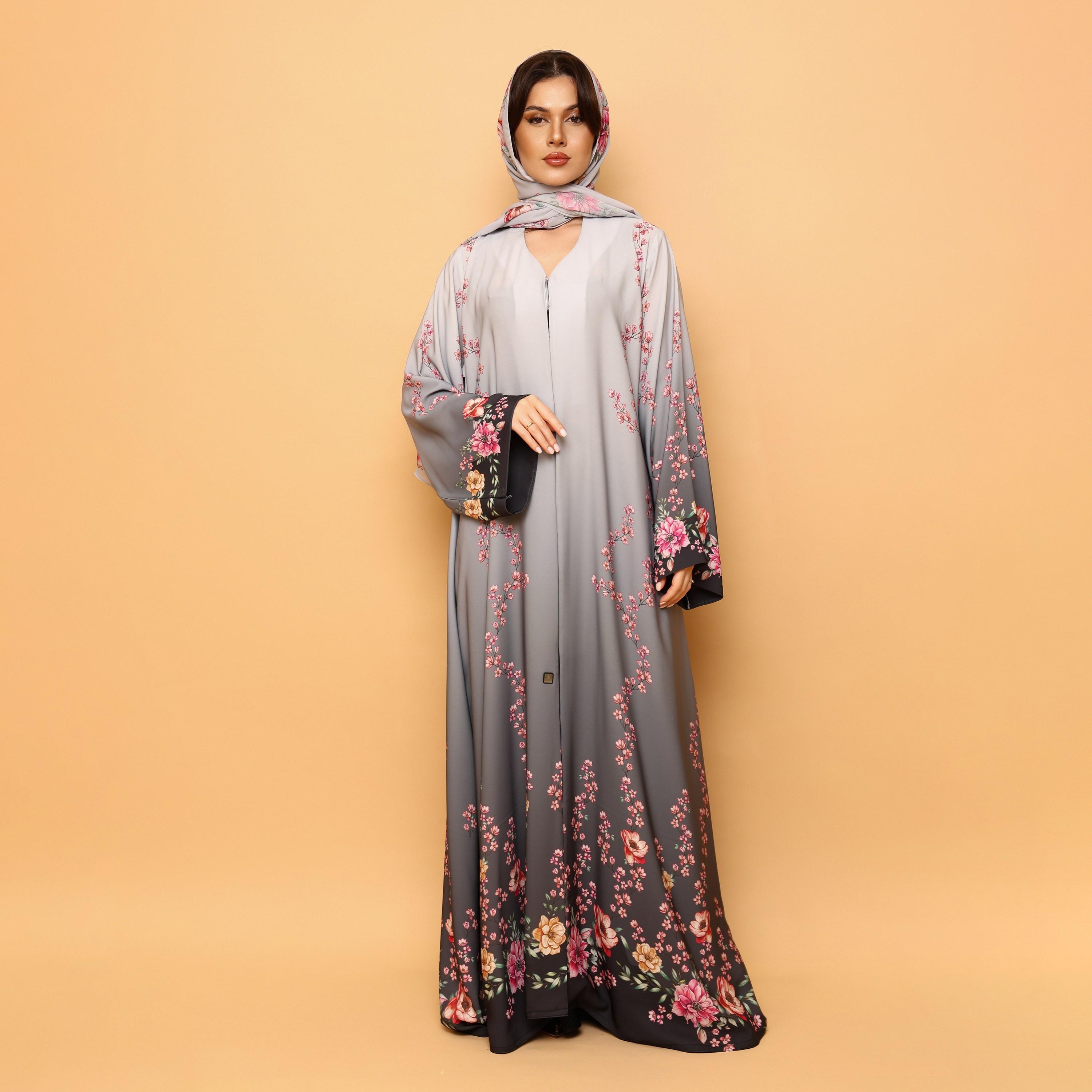 عباية نسائية من قماش الندا بطبعة زهور وأكمام واسعة مع حجاب باللون الوردي من إككسا-women-arabicclothing-abayas-image-3