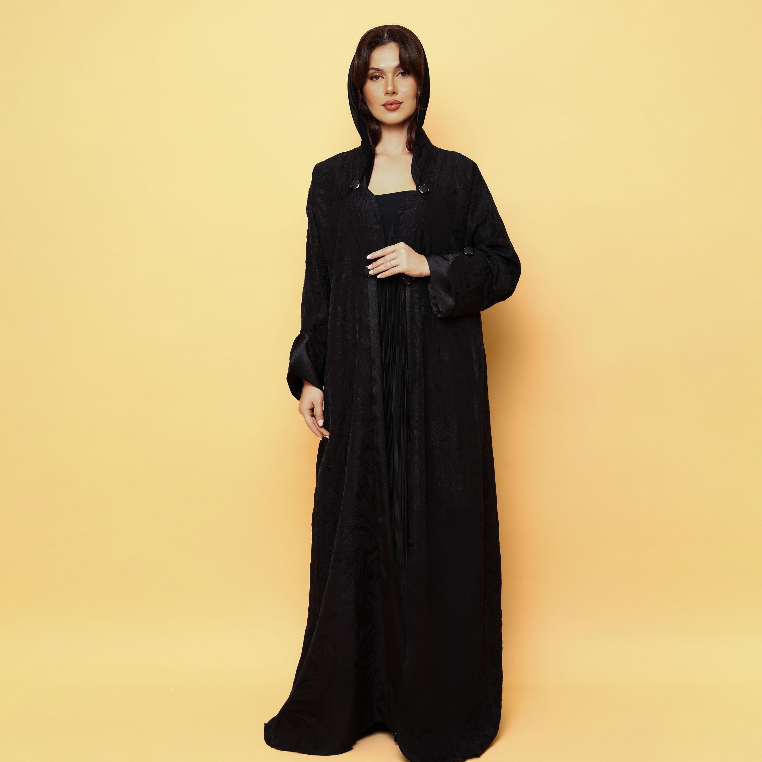 عباية نسائية بطبعة زهور وأكمام بأساور مزدوجة مع حجاب باللون الأسود من إككسا-women-arabicclothing-abayas-image-3