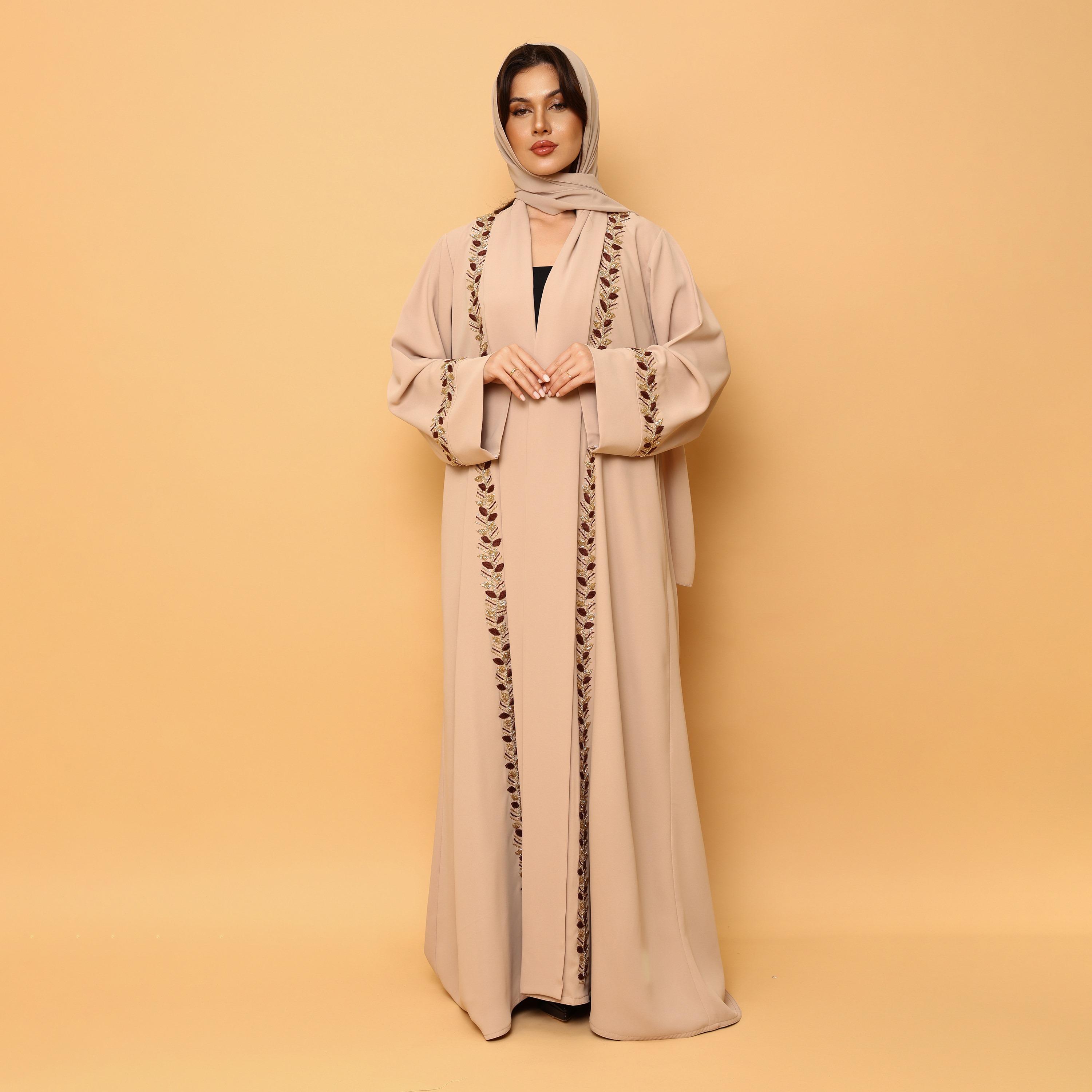 عباية نسائية واسعة (كلوش) من قماش الكريب مزينة بالخرز مع أكمام واسعة وحجاب باللون البيج من إككسا-women-arabicclothing-abayas-image-3