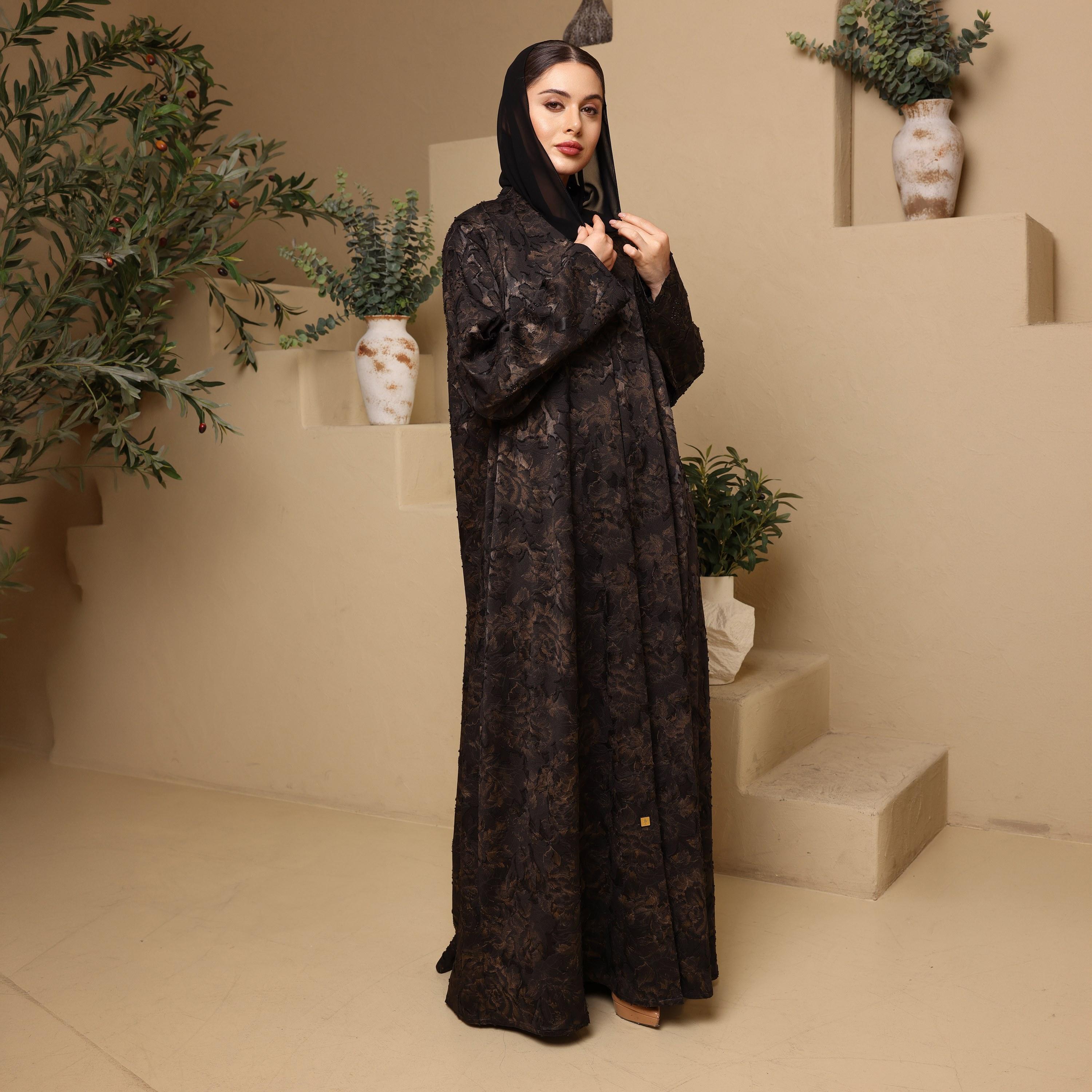 عباية نسائية من قماش الجاكار بنقشة زهور مع حجاب باللون البني من إككسا-women-arabicclothing-abayas-image-1
