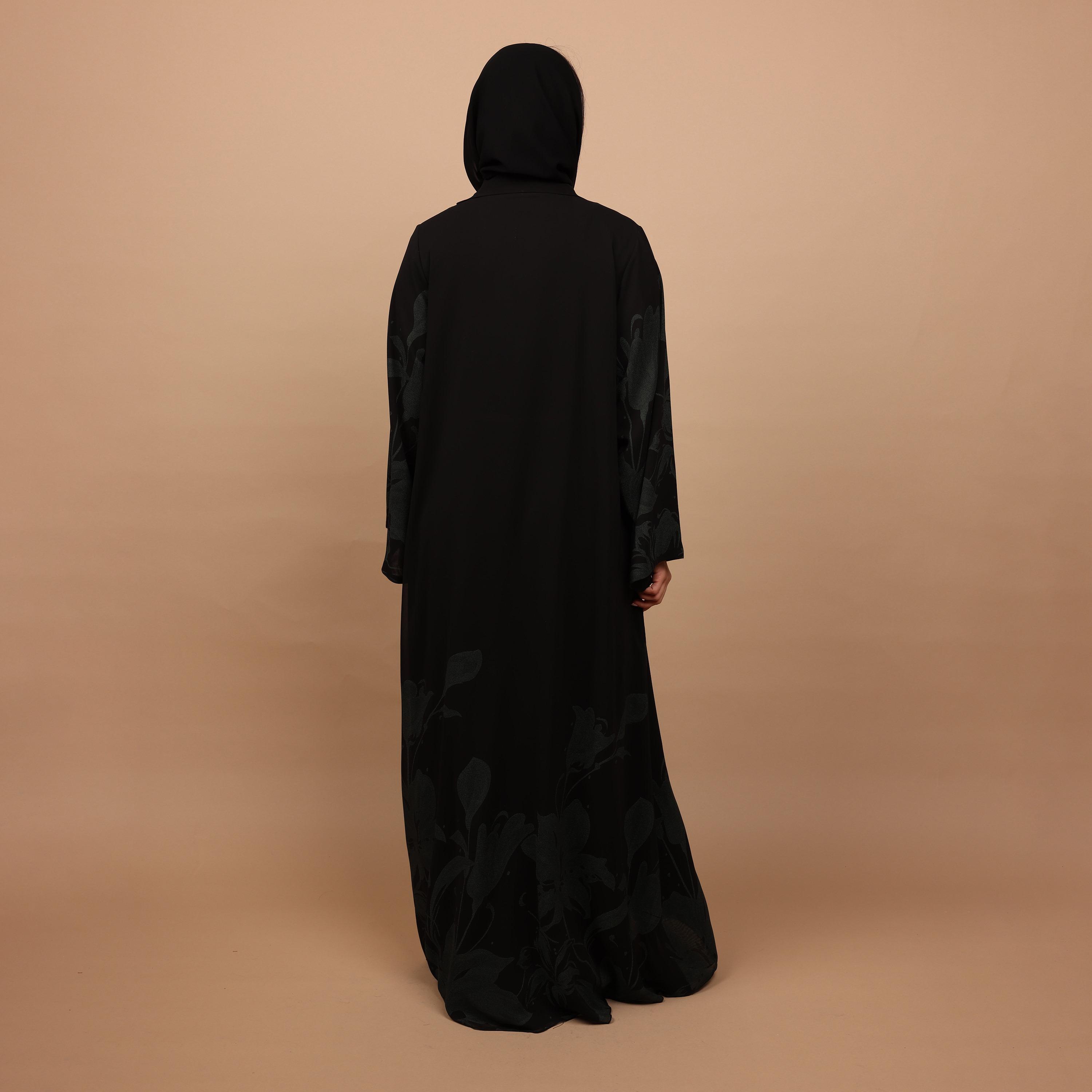 عباية نسائية سوداء بطبعة زهور بياقة طية صدر وأكمام واسعة من الشيفون مع حجاب من إككسا-women-arabicclothing-abayas-image-4