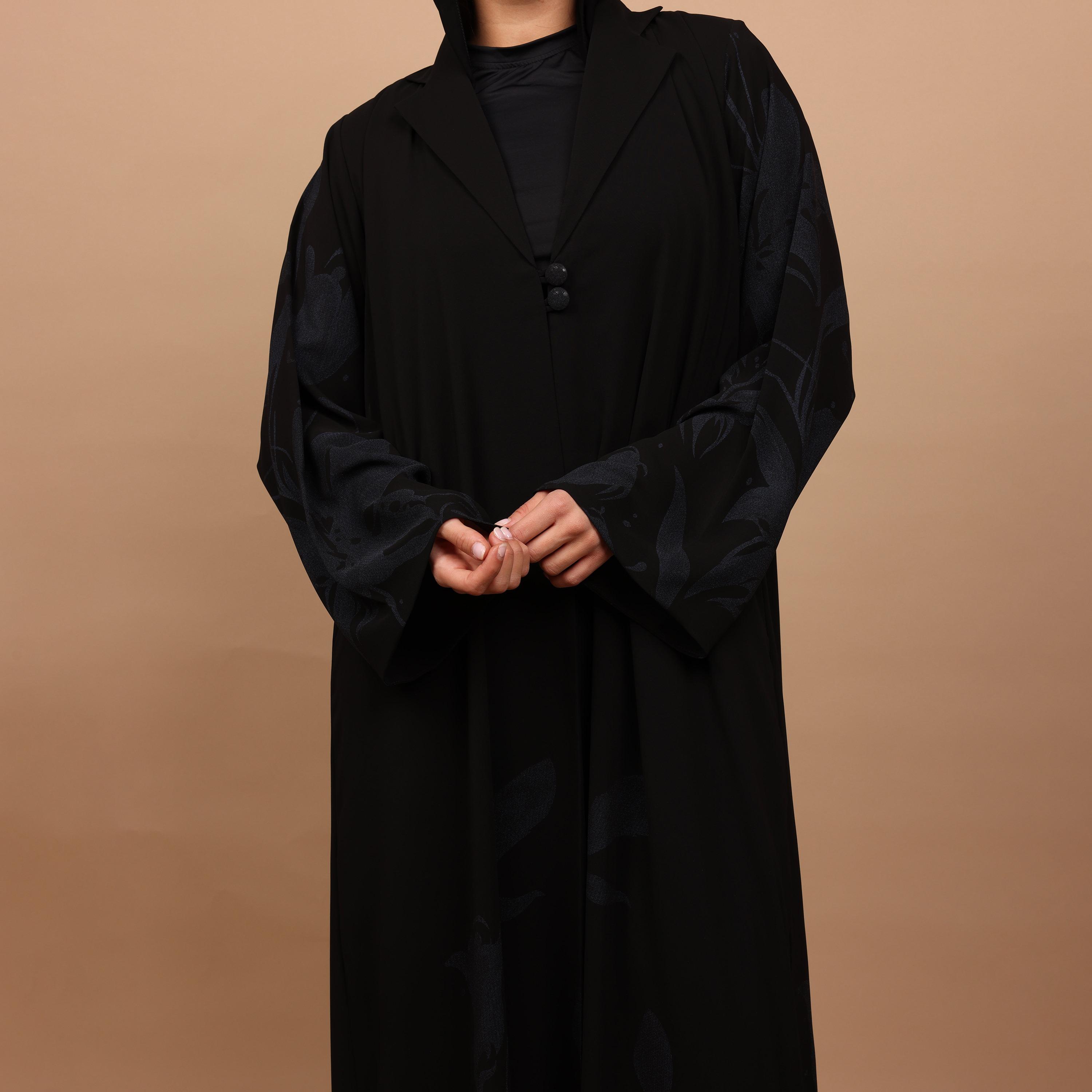 عباية نسائية من قماش الشيفون بطبعة زهور وياقة طية صدر (لافيل) مع حجاب باللون الأسود من إككسا-women-arabicclothing-abayas-image-2