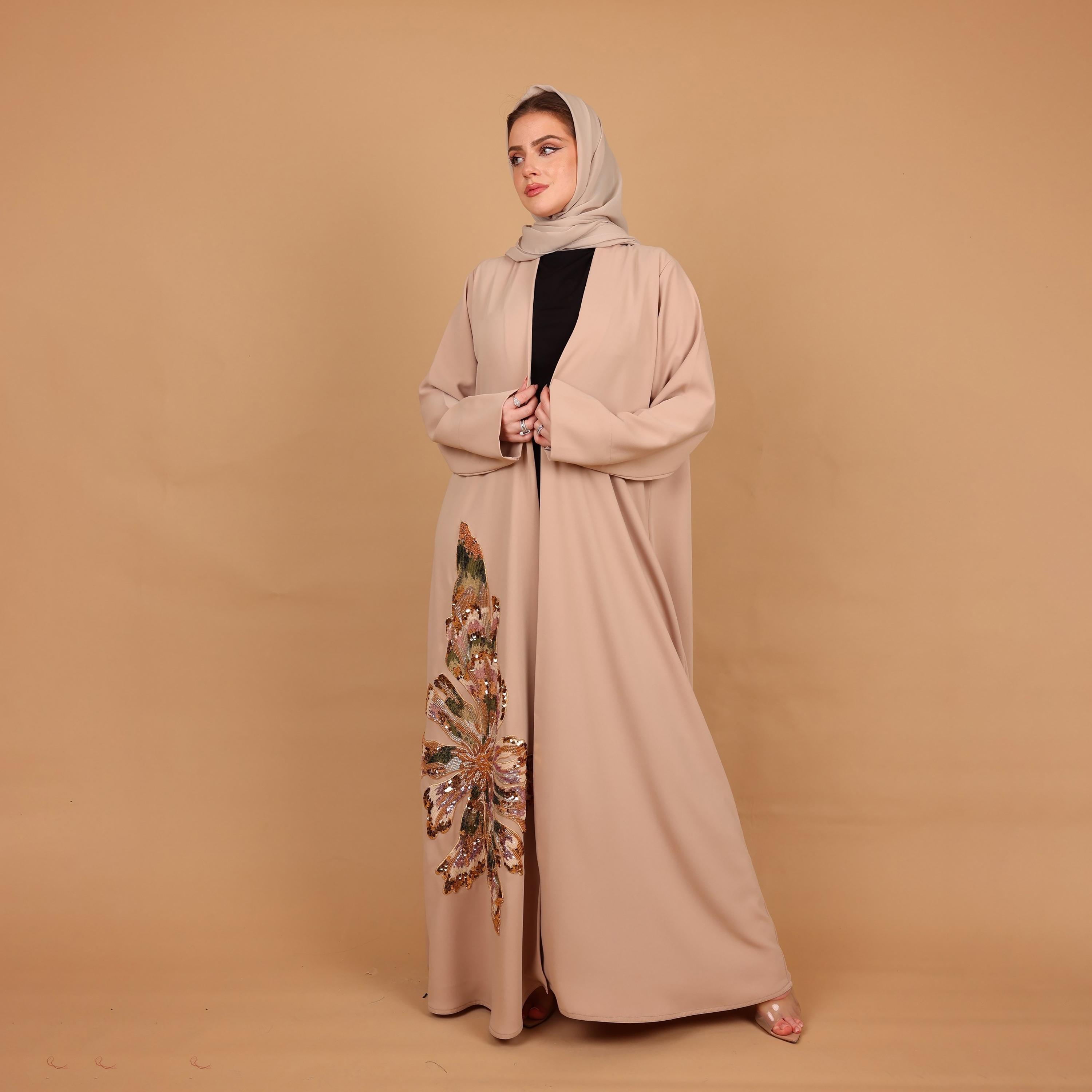 عباية سهرة نسائية من قماش الكريب مزينة بالزهور والتطريز مع حجاب باللون البيج من إككسا-women-arabicclothing-abayas-image-5