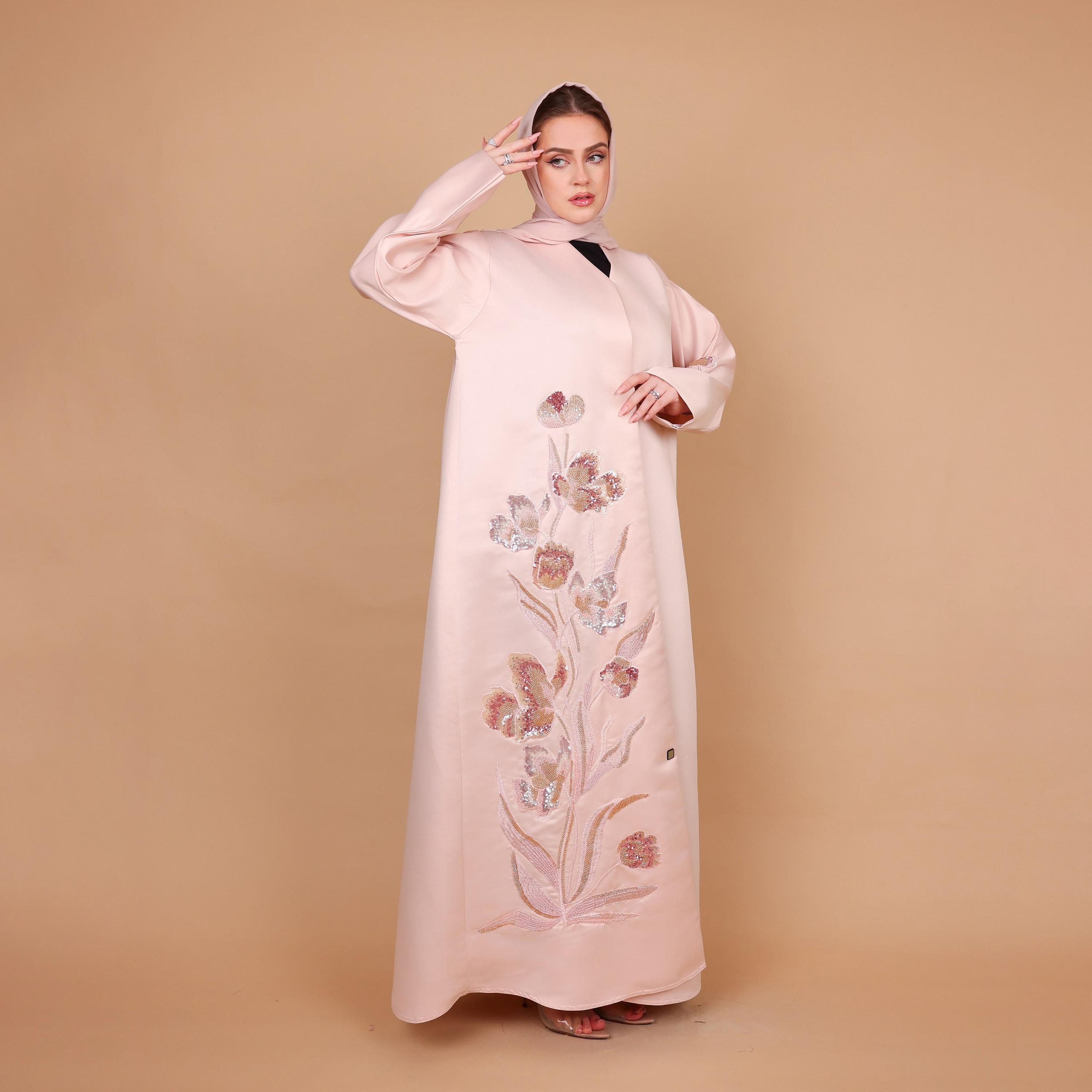 عباية سهرة نسائية من قماش الساتان مزينة بالزهور والتطريز مع حجاب باللون الوردي من إككسا-women-arabicclothing-abayas-image-3