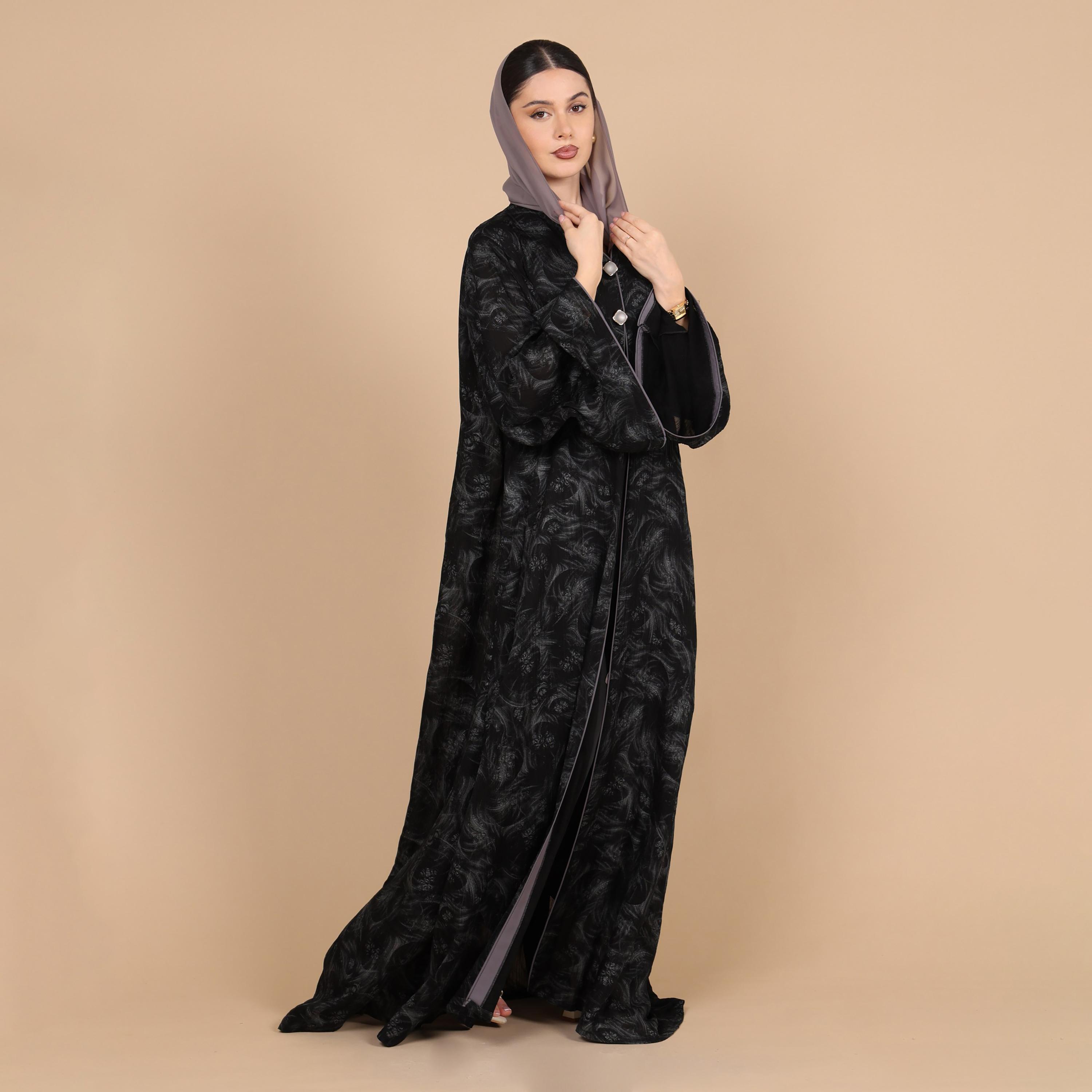 عباية للنساء من الشيفون برقاقات معدنية بطبعة تجريدية وأكمام واسعة مع حجاب من إككسا-women-arabicclothing-abayas-image-8