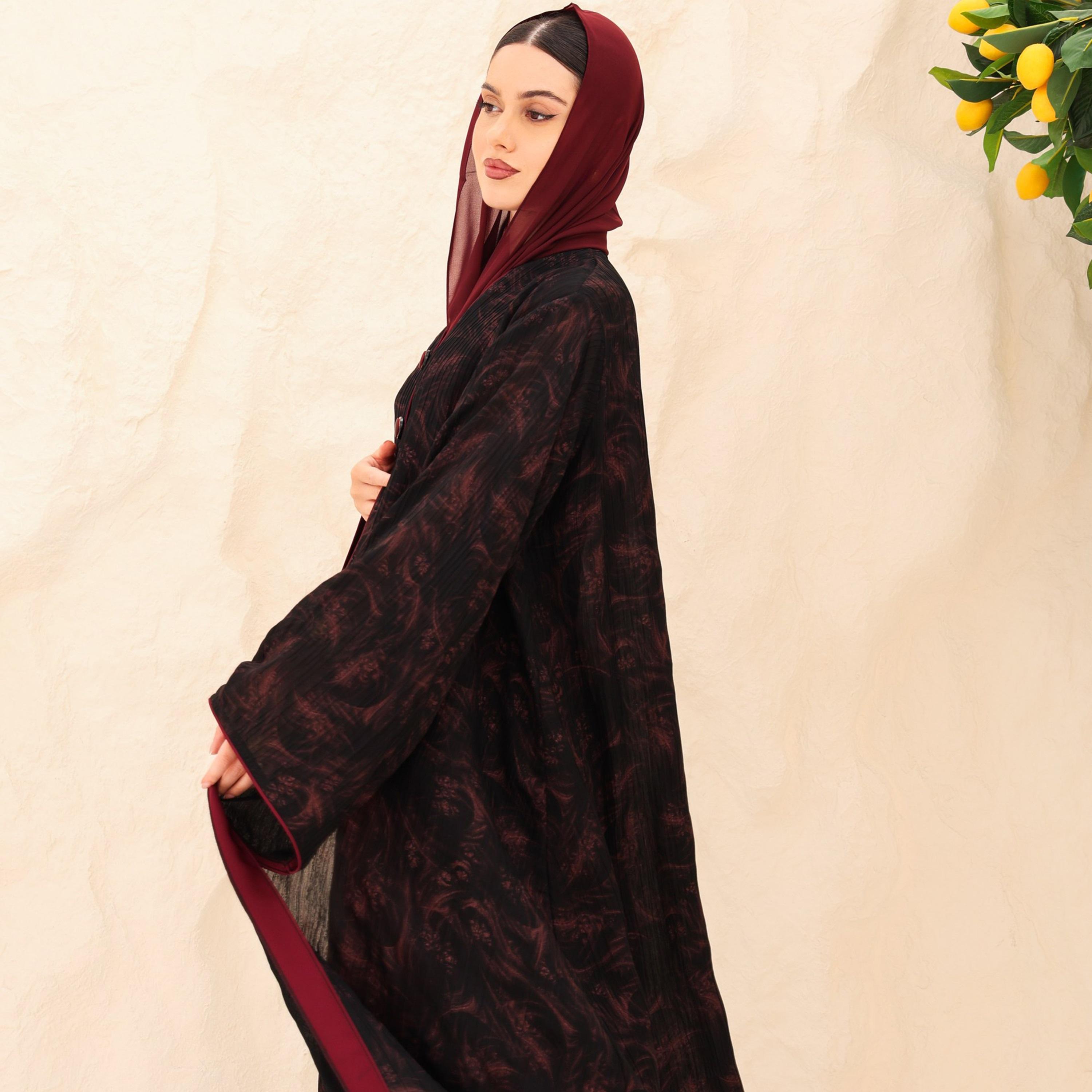 عباية للنساء من الشيفون برقاقات معدنية بطبعة تجريدية وأكمام واسعة مع حجاب من إككسا-women-arabicclothing-abayas-image-3