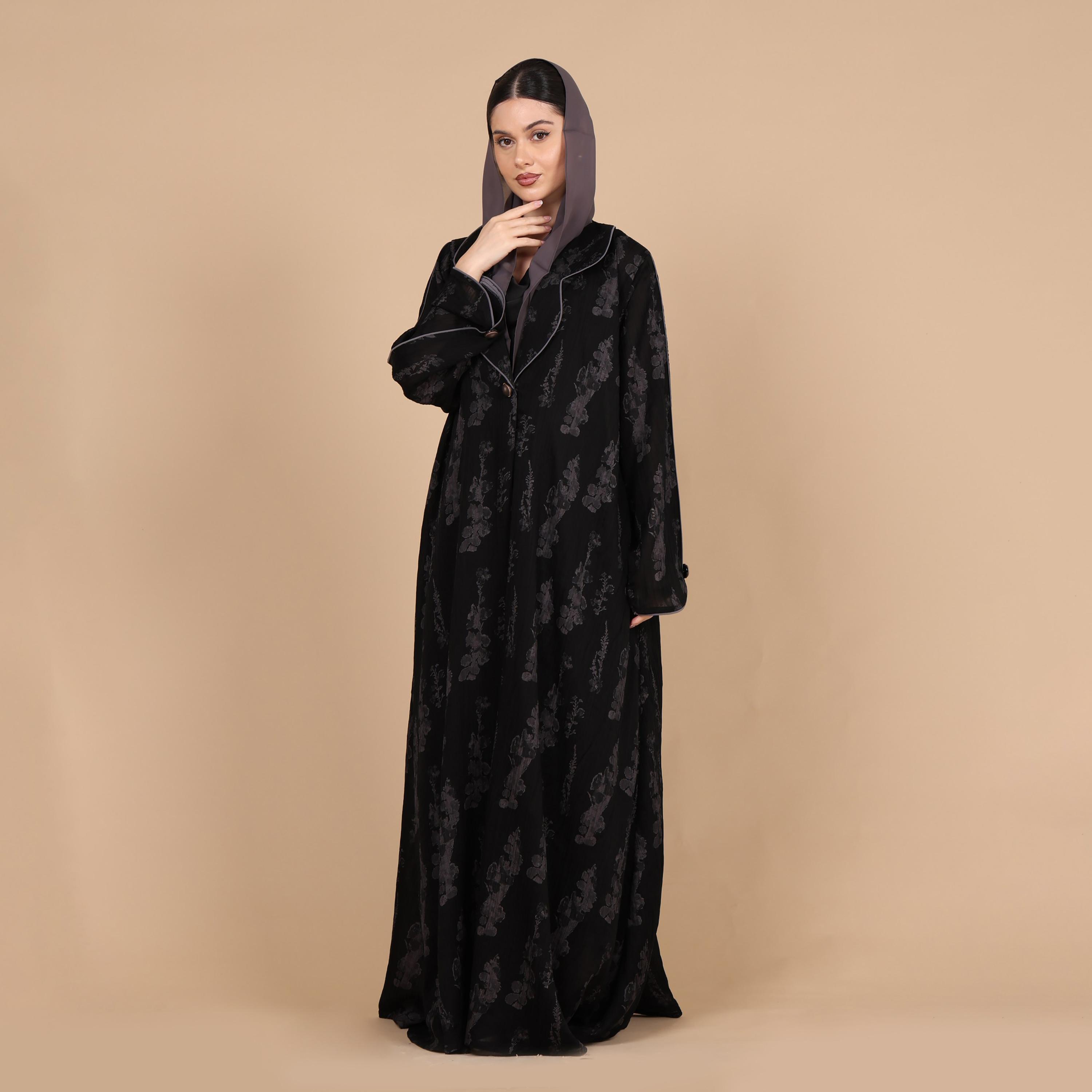 عباية للنساء من الجاكار بطبعة تجريدية وياقة مطوية مع حجاب من إككسا-women-arabicclothing-abayas-image-3