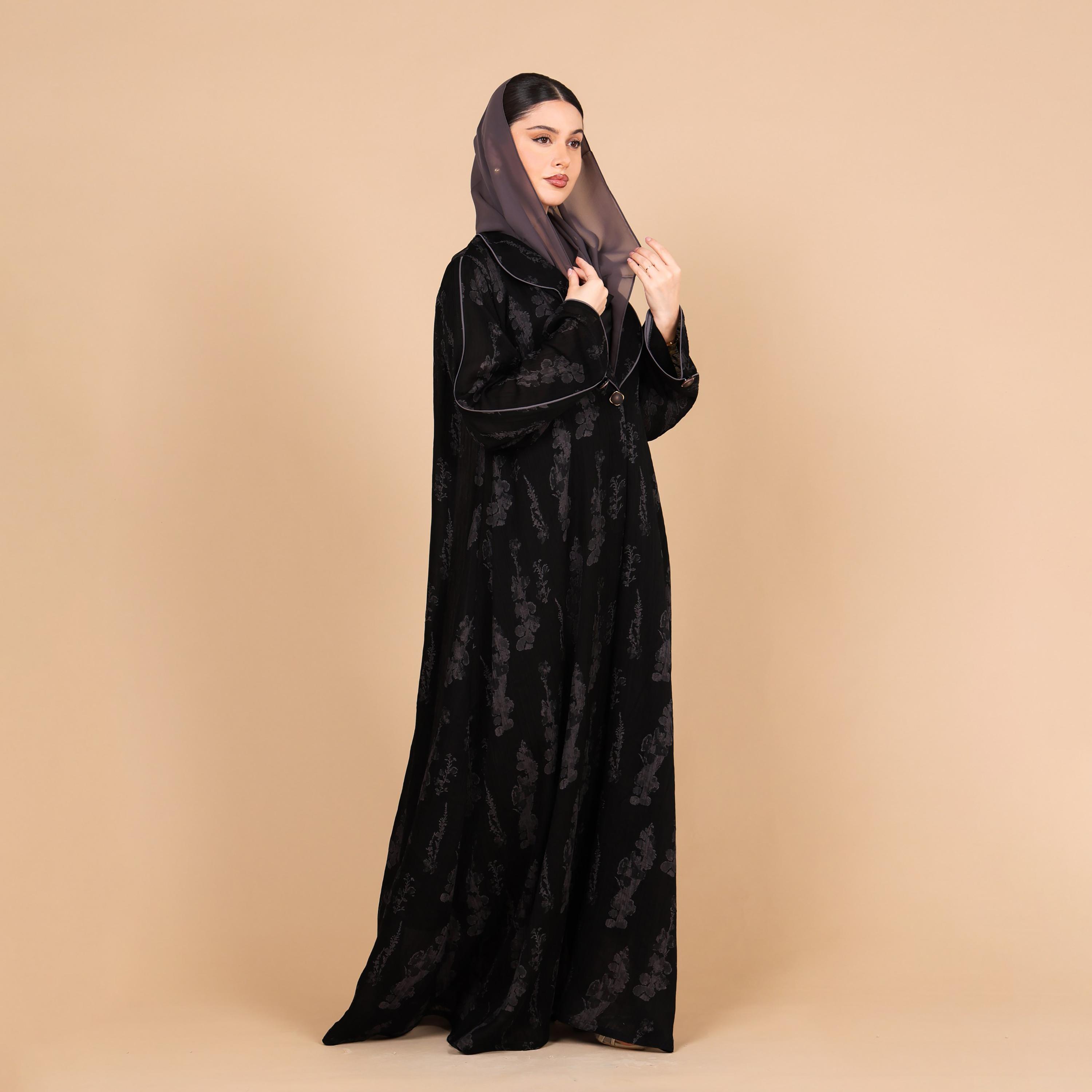 عباية للنساء من الجاكار بطبعة تجريدية وياقة مطوية مع حجاب من إككسا-women-arabicclothing-abayas-image-4