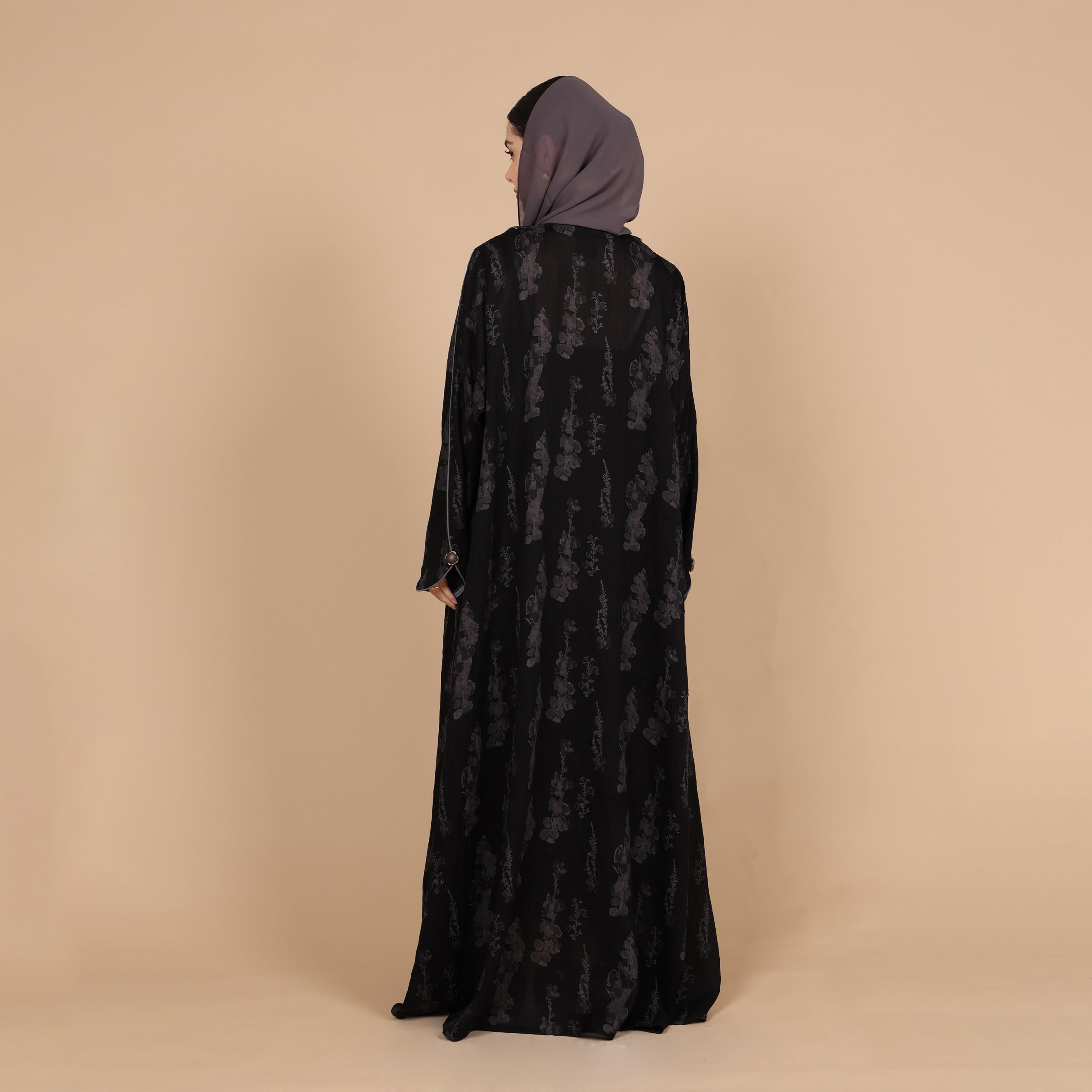 عباية للنساء من الجاكار بطبعة تجريدية وياقة مطوية مع حجاب من إككسا-women-arabicclothing-abayas-image-5