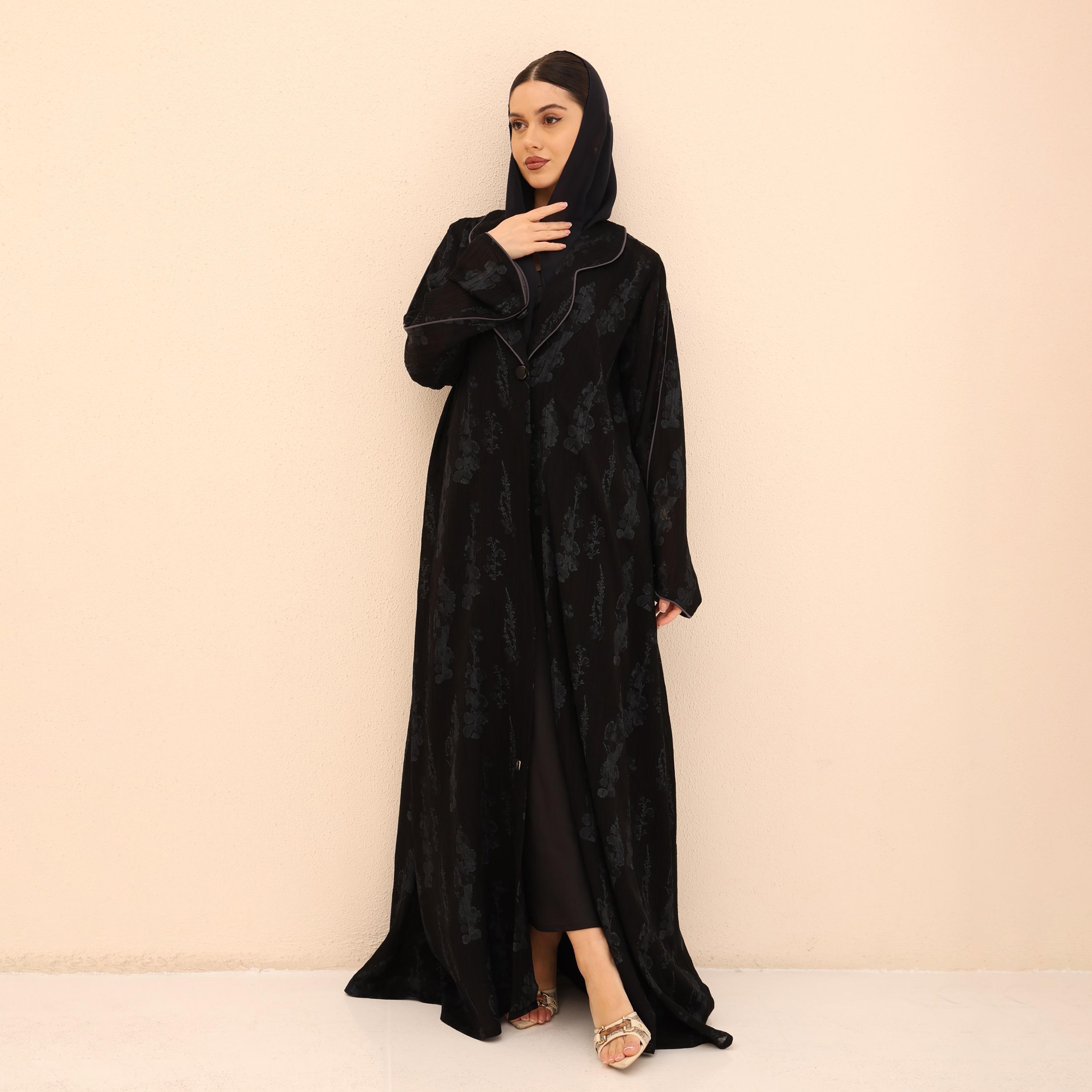 عباية للنساء من الجاكار بطبعة تجريدية وياقة مطوية مع حجاب من إككسا-women-arabicclothing-abayas-image-6
