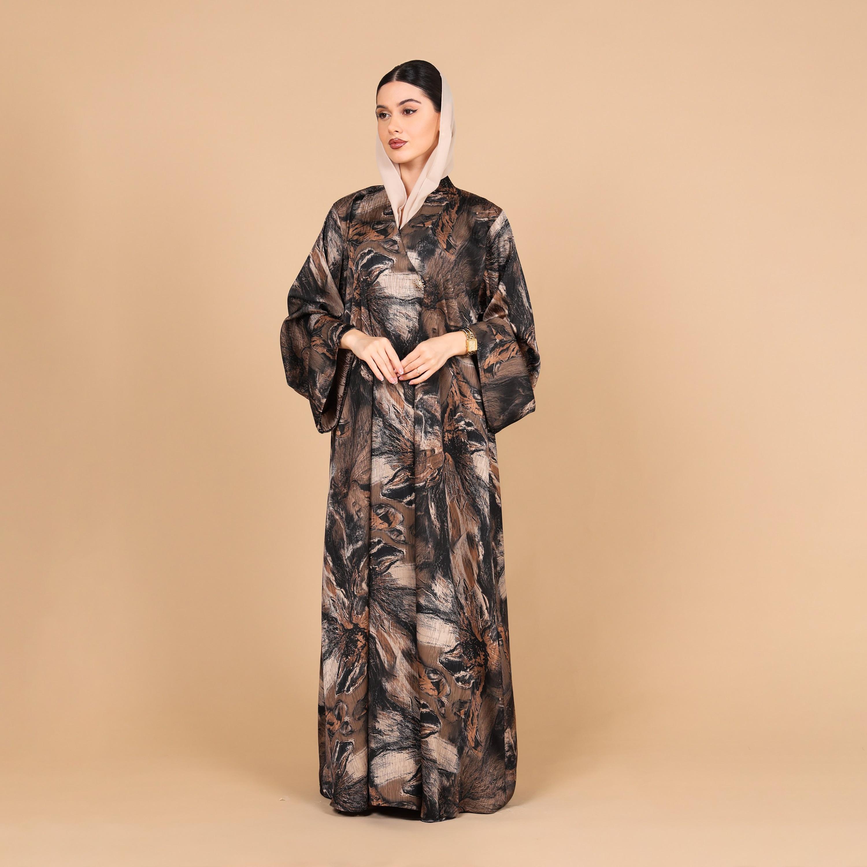 عباية للنساء من الجاكار بطبعة تجريدية وأكمام واسعة مع حجاب من إككسا-women-arabicclothing-abayas-image-1