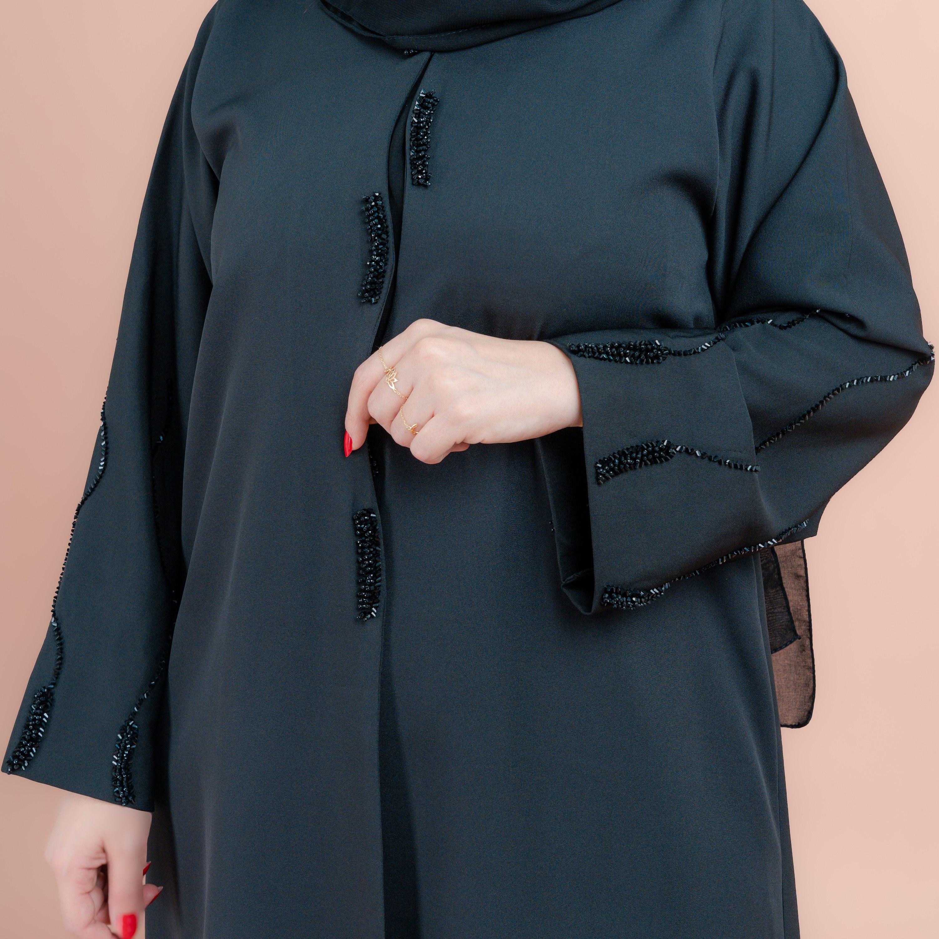 عباية إماراتية بأكمام واسعة ومزينة بالخرز الأسود مع حجاب للنساء من اي كيه كيه اكس ايه-women-arabicclothing-abayas-image-2