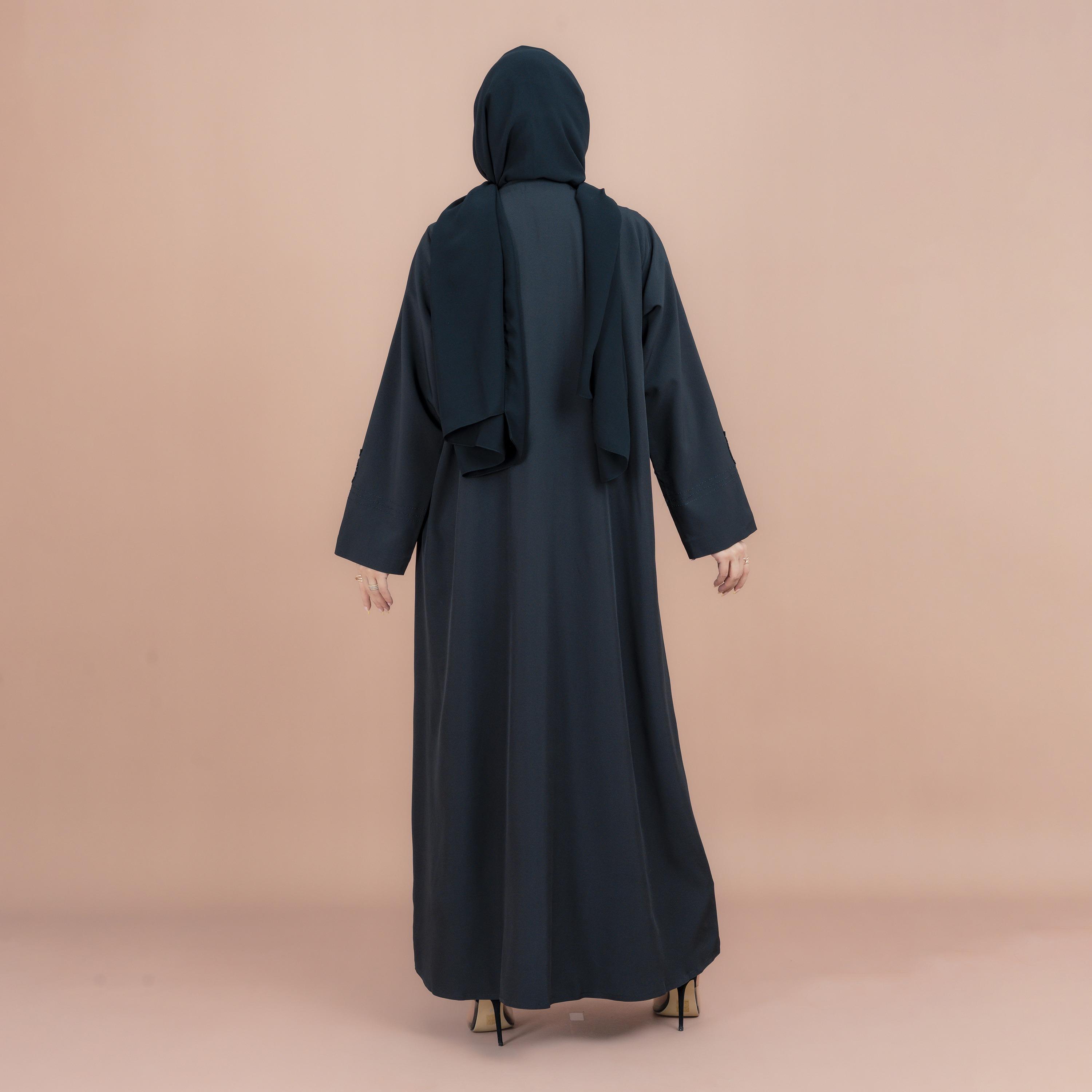 عباية بتصميم تقليدي أسود مع ياقة طية صدر على شكل معطف للنساء من اي كيه كيه اكس ايه-women-arabicclothing-abayas-image-4