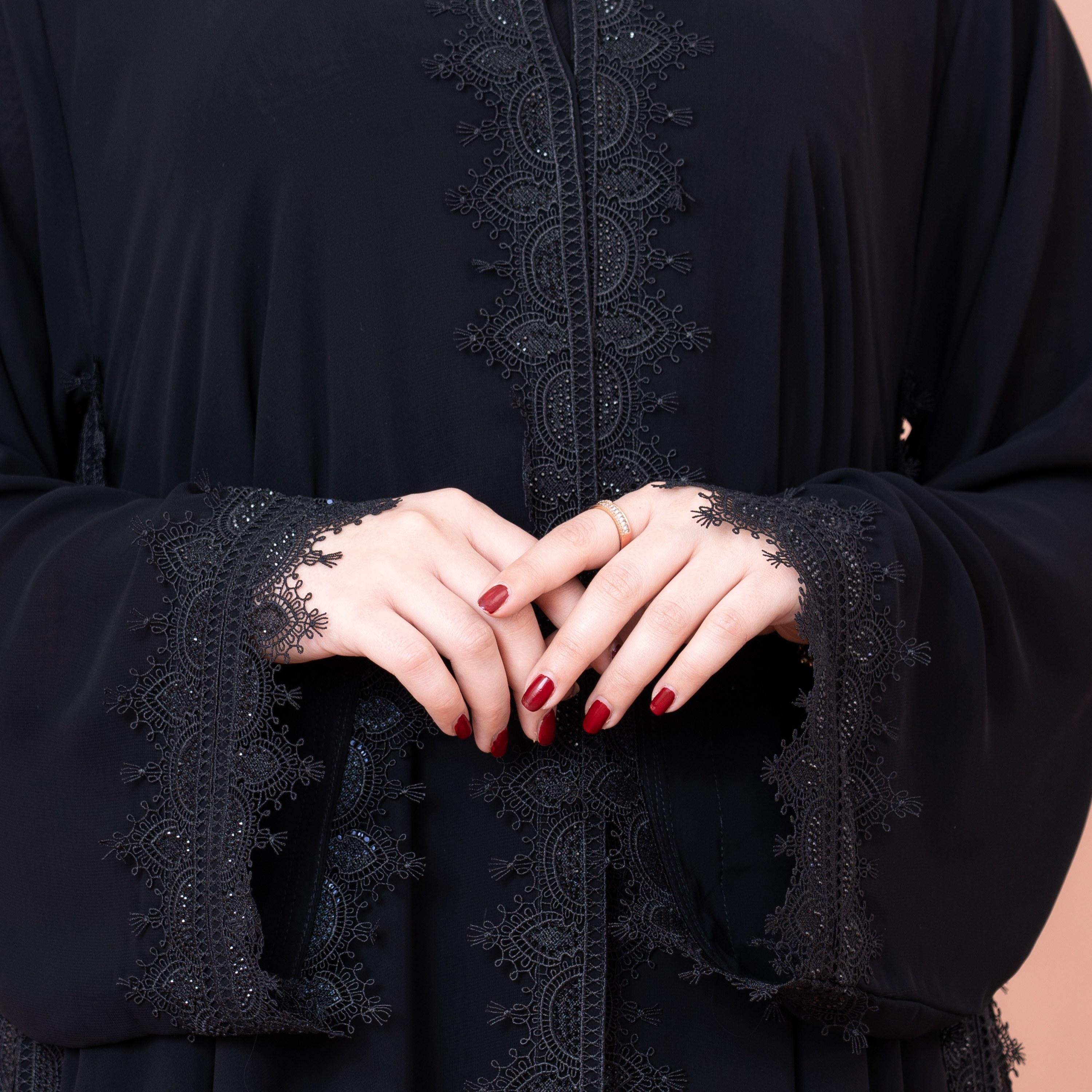 عباية نسائية سوداء بأكمام واسعة من قماش الشيفون ومطرزة بتطبيقات مع حجاب من إيككسا-women-arabicclothing-abayas-image-2
