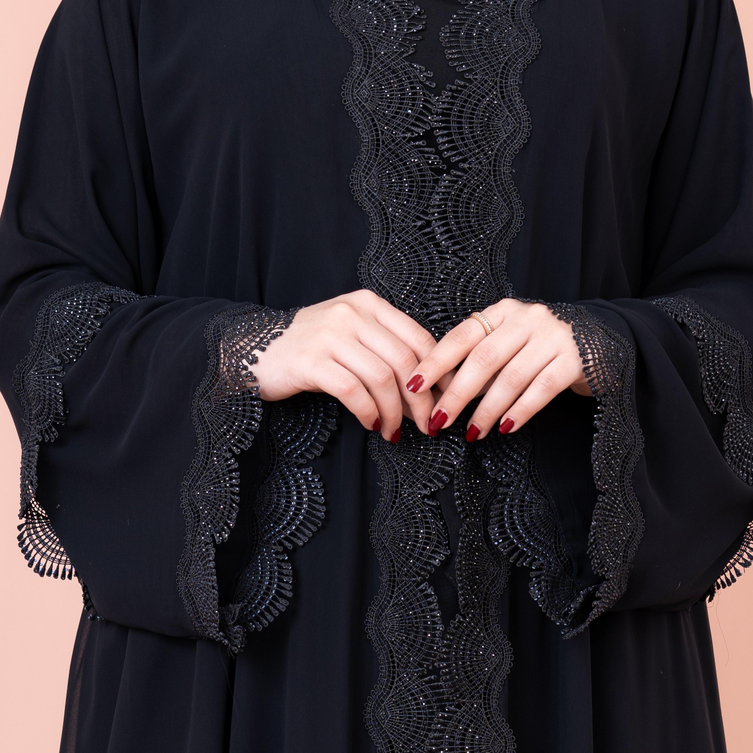 عباية نسائية سوداء بأكمام واسعة ومطرزة بتطبيقات مع حجاب من إيككسا-women-arabicclothing-abayas-image-2
