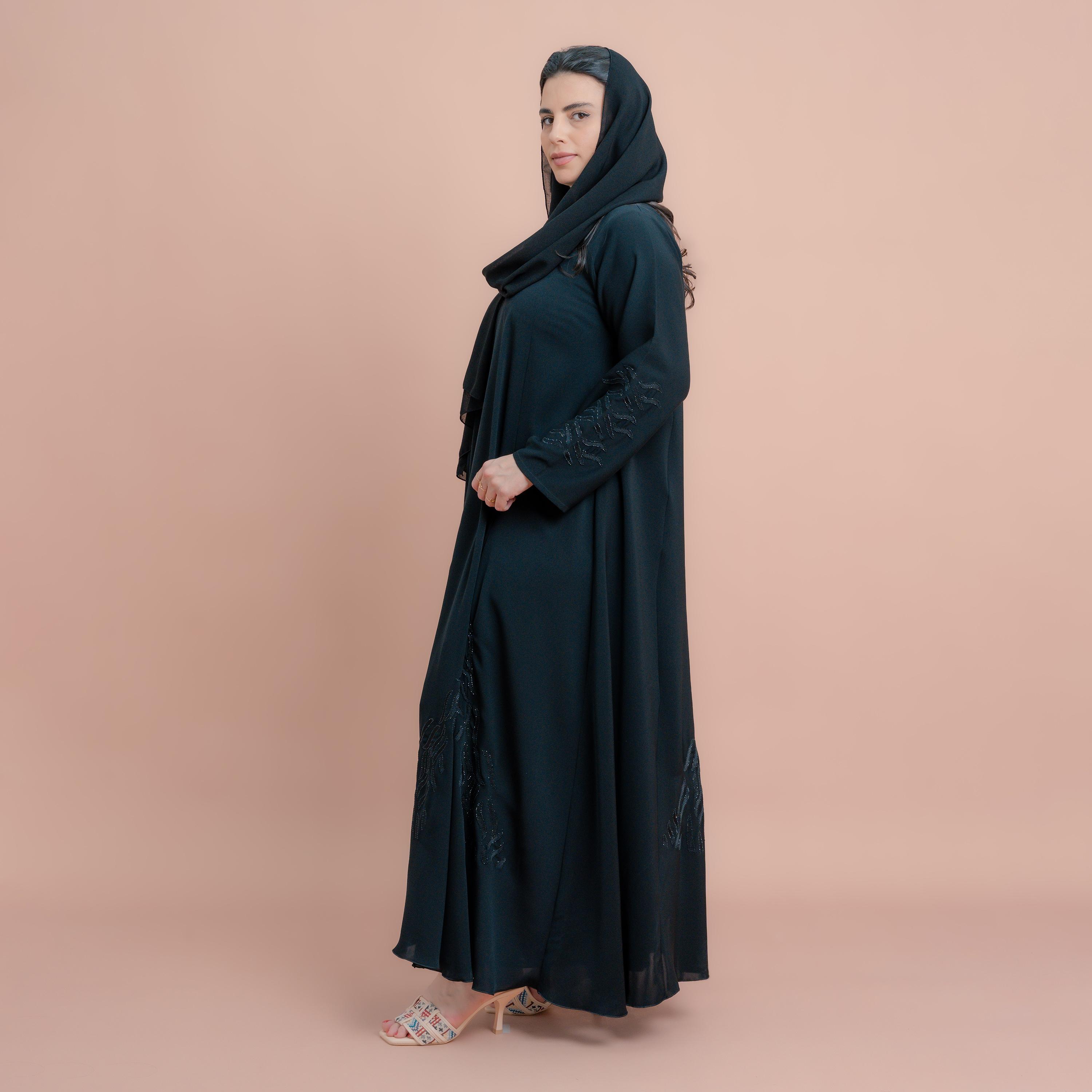 عباية إماراتية باللون الأسود مطرزة بالكريستال مع حجاب للنساء من اي كيه كيه اكس ايه-women-arabicclothing-abayas-image-3