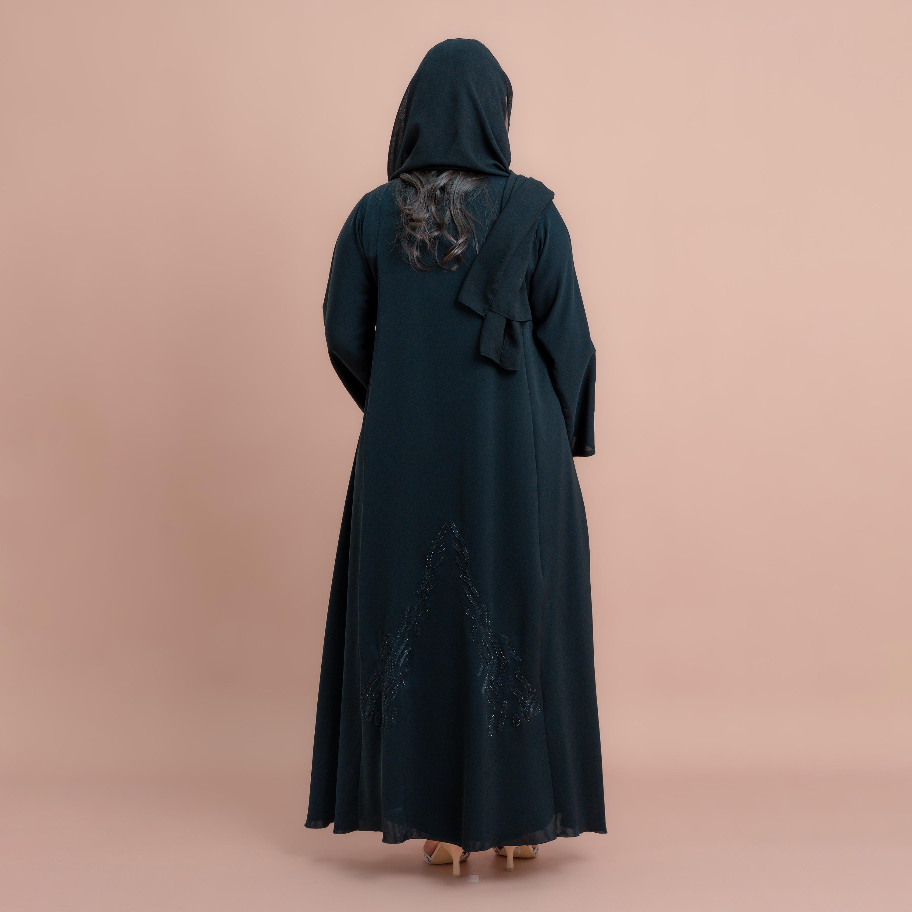 عباية إماراتية باللون الأسود مطرزة بالكريستال مع حجاب للنساء من اي كيه كيه اكس ايه-women-arabicclothing-abayas-image-4