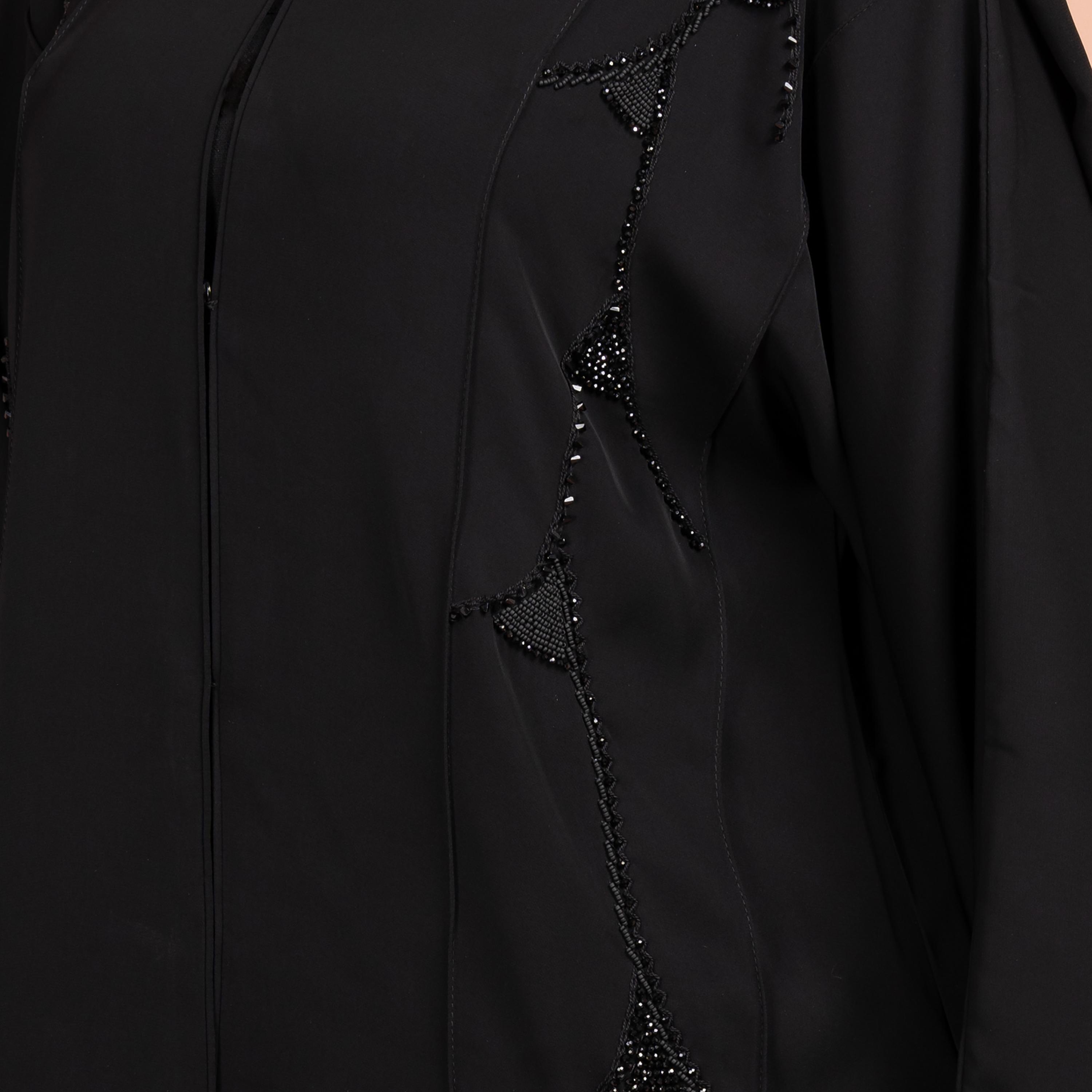 عباية إيككسا باللون الأسود مع حجاب وأكمام مطرزة واسعة بالخرز-women-arabicclothing-abayas-image-2