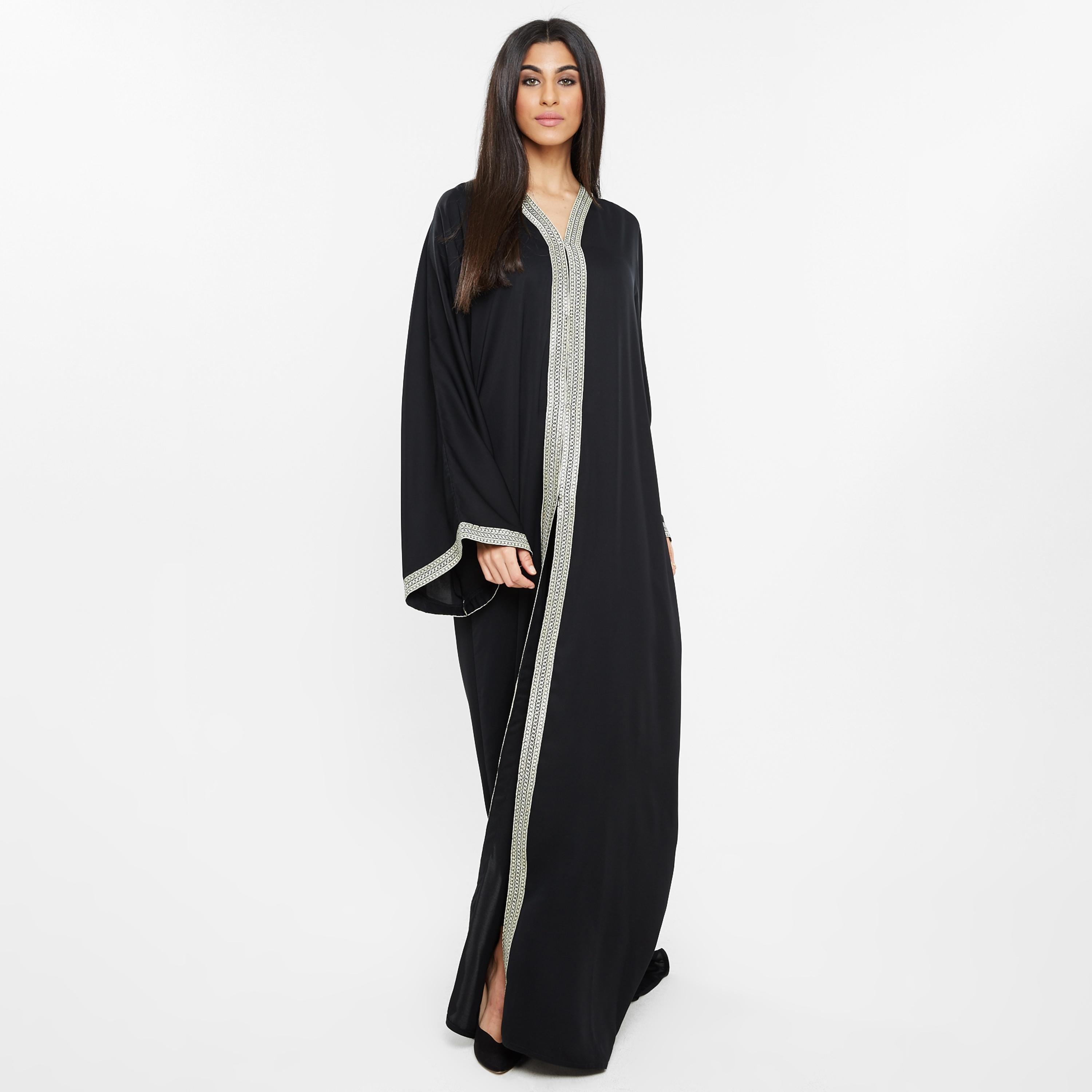 نخبه عباية نسائية بأكمام واسعة ودانتيل أسود-women-arabicclothing-abayas-image-1