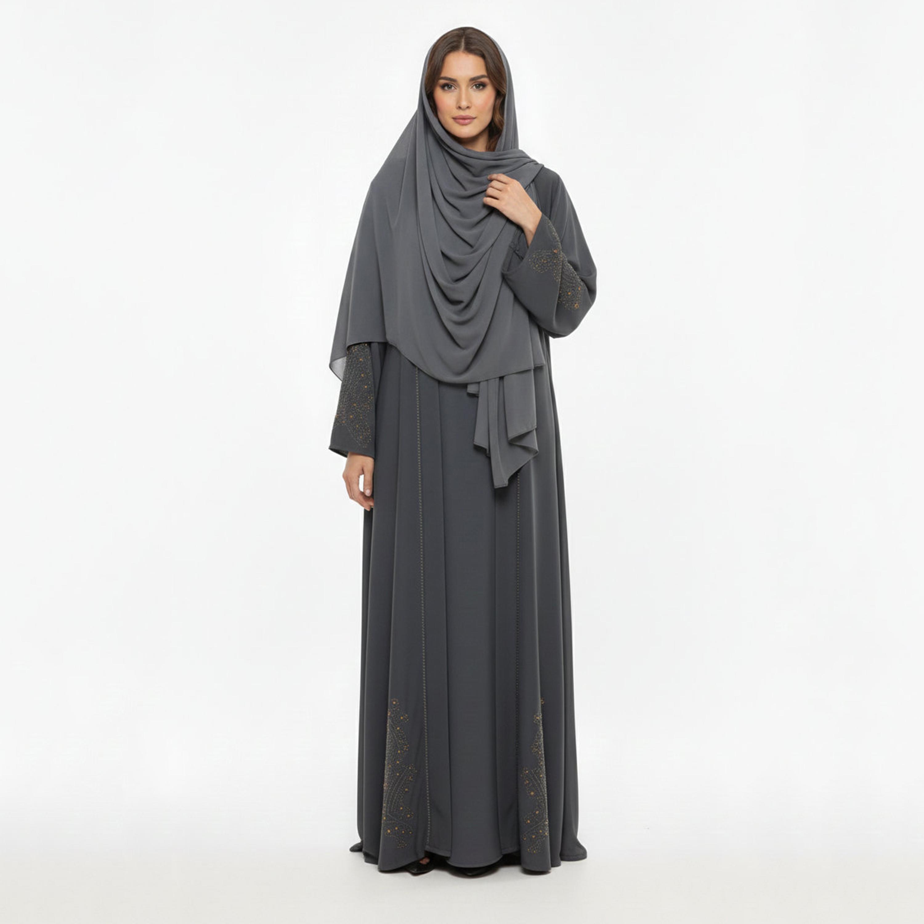 عباءة نسائية باللون الرمادي مطرزة ومزينة بالخرز مع فستان داخلي متصل وحجاب من حديث المدينة-women-arabicclothing-abayas-image-1