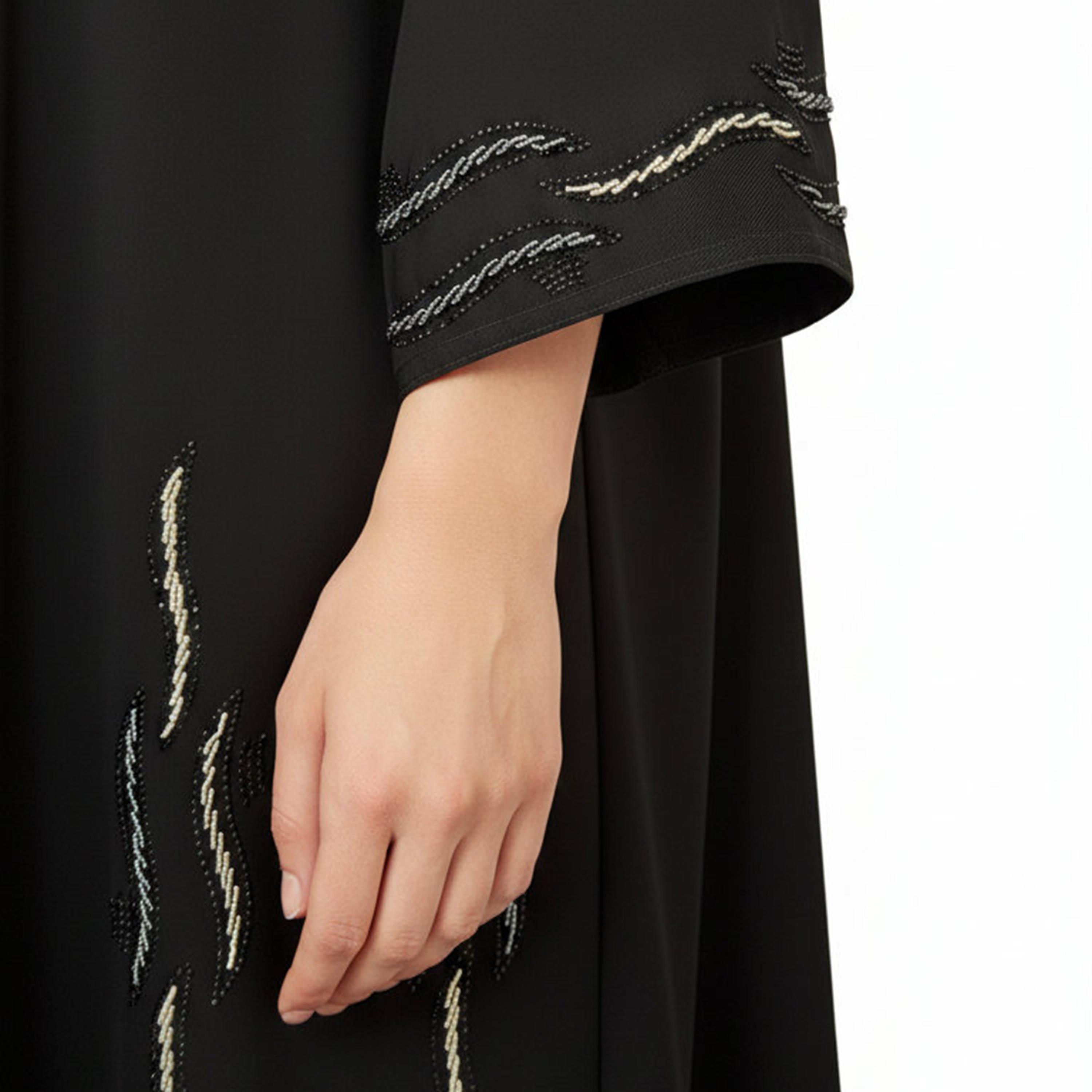 عباءة نسائية سوداء بشغل يدوي "هاند وورك" مع حجاب من حديث المدينة-women-arabicclothing-abayas-image-2