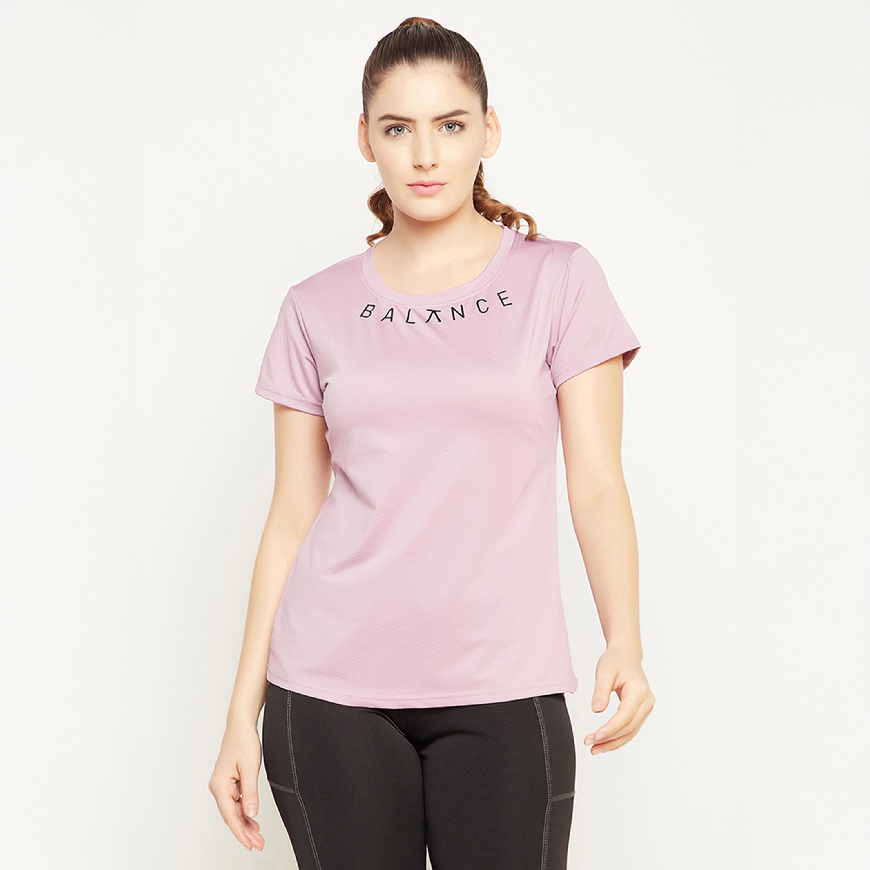 تي شيرت رياضي بقصة مريحة وطبعة كتابية - لافندر من كلوفيا-women-clothing-tshirts-image-1