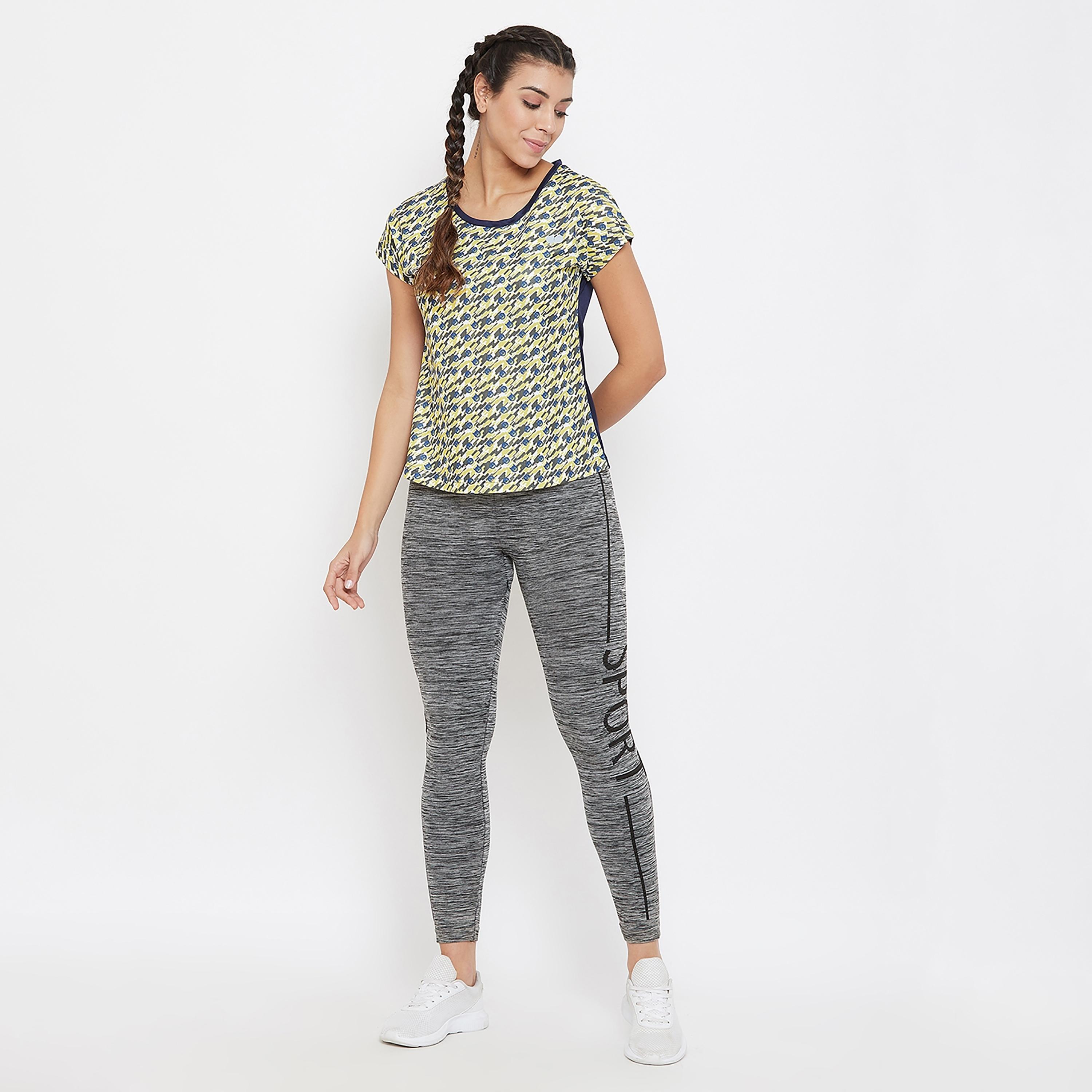 قميص قصير الأكمام بطبعة من كلوفيا برقبة مستديرة-women-clothing-sportswearandactivewear-tshirtsandvests-image-3