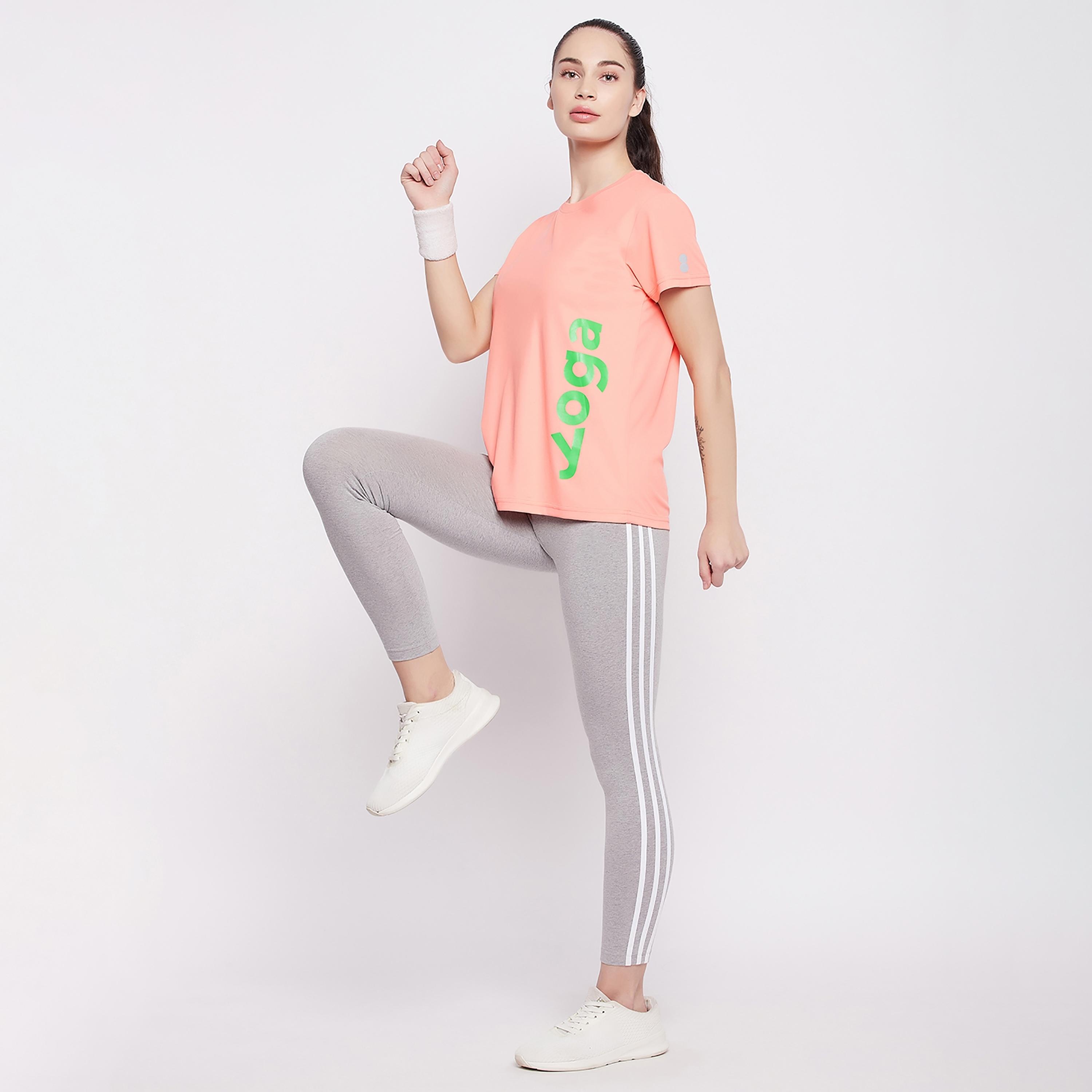 قميص قصير الأكمام بطبعة من كلوفيا برقبة مستديرة-women-clothing-sportswearandactivewear-tshirtsandvests-image-3