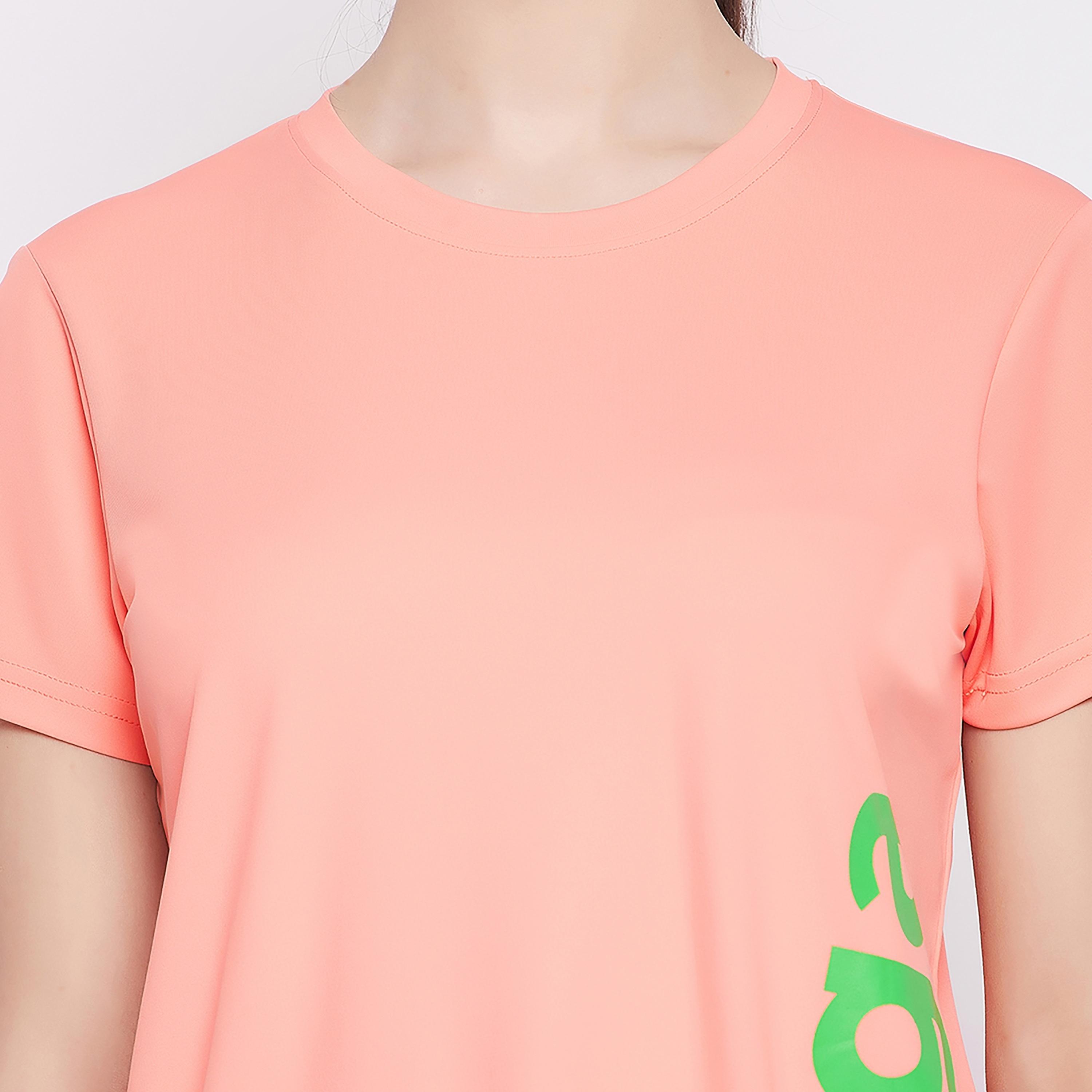 قميص قصير الأكمام بطبعة من كلوفيا برقبة مستديرة-women-clothing-sportswearandactivewear-tshirtsandvests-image-4