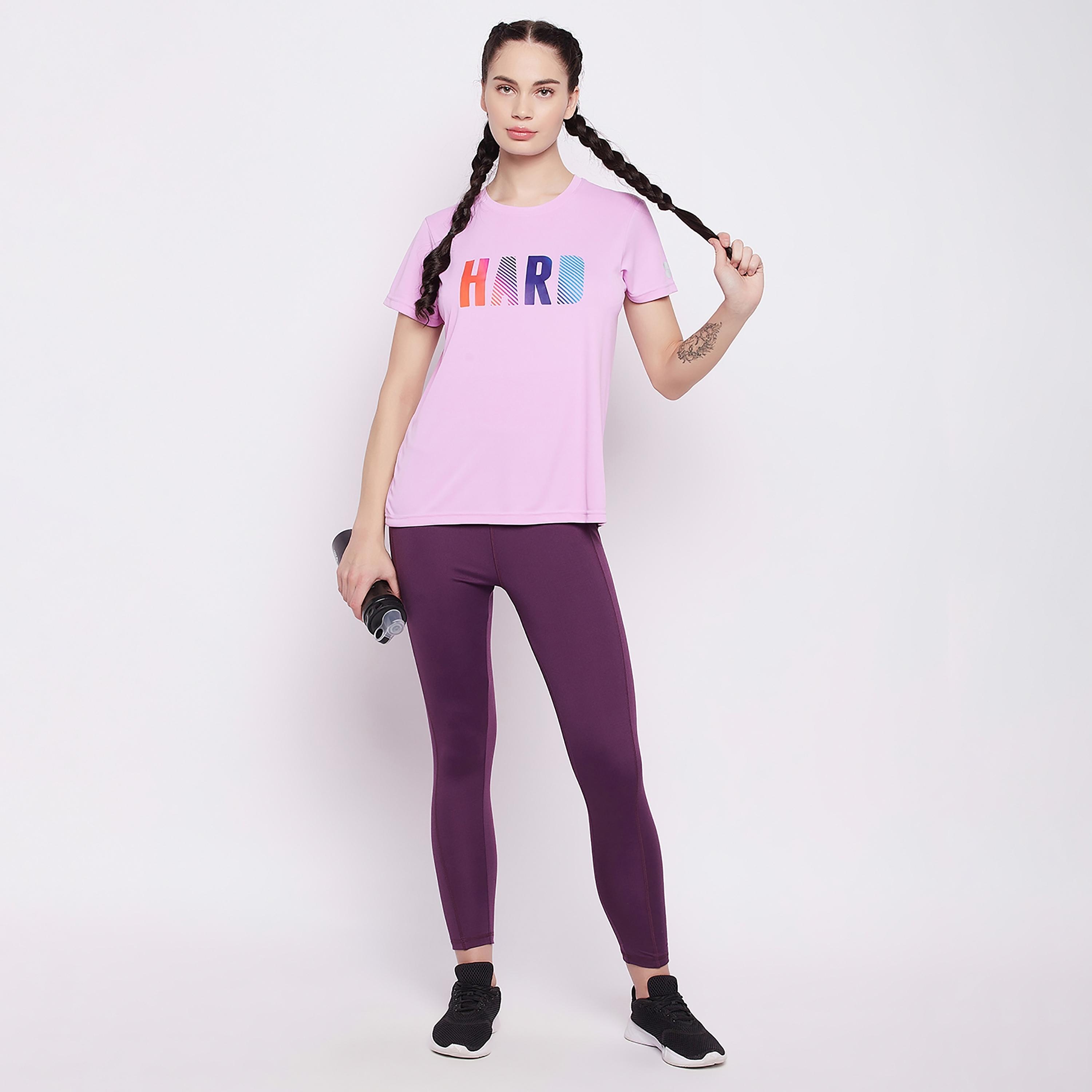 قميص قصير الأكمام بطبعة من كلوفيا برقبة مستديرة-women-clothing-sportswearandactivewear-tshirtsandvests-image-3