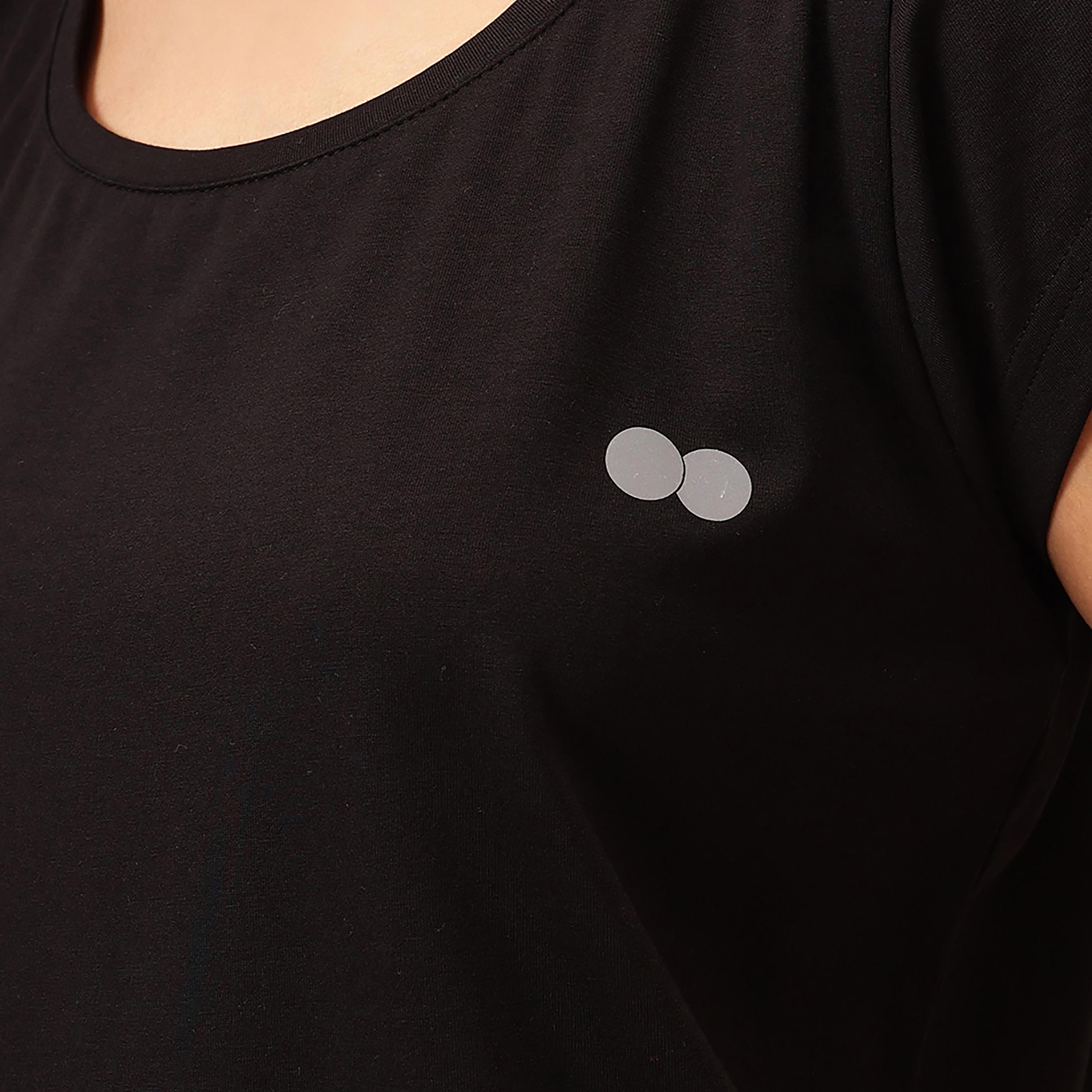 تي شيرت رياضي بقصة مريحة - قطن أسود من كلوفيا-women-clothing-tshirts-image-4