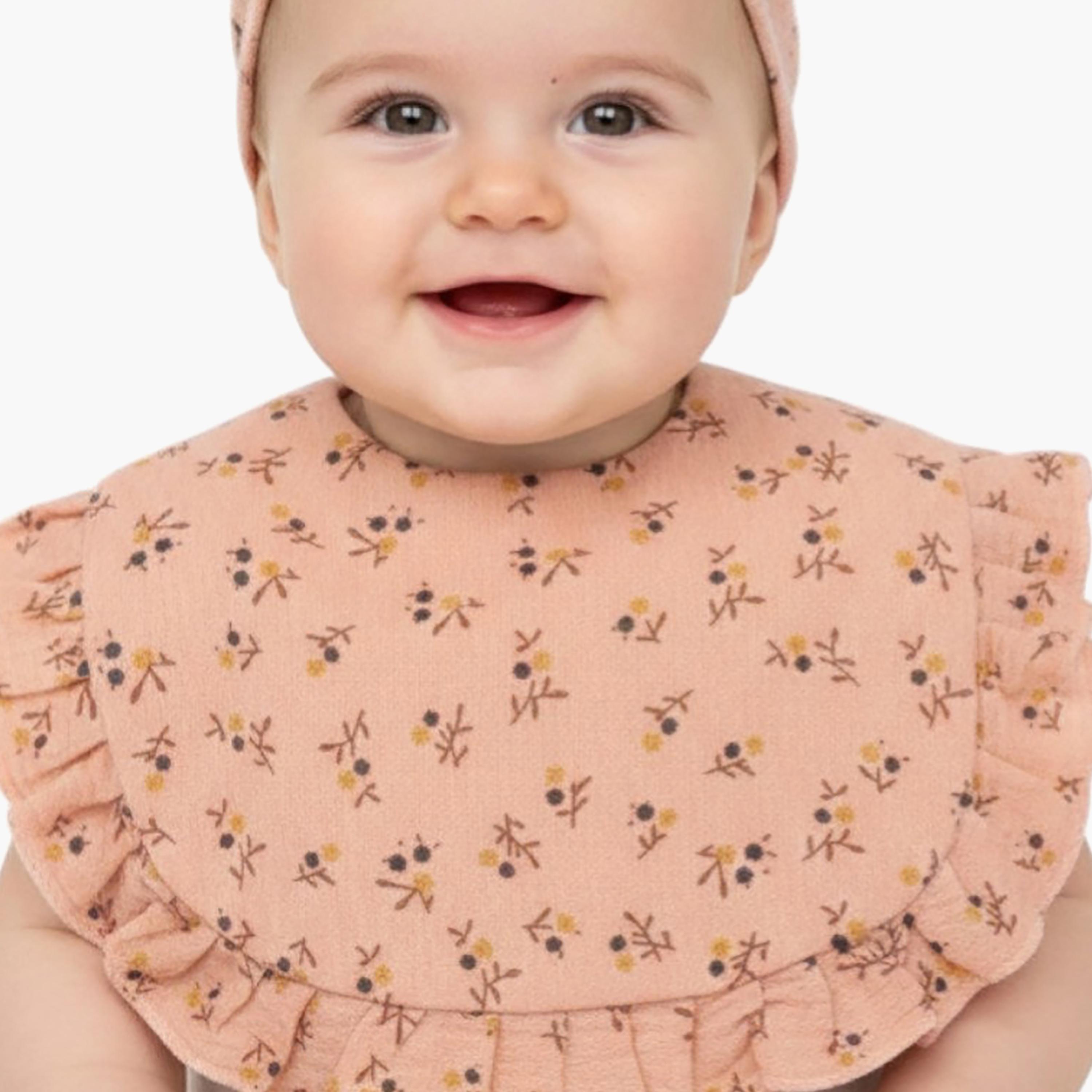 طقم مريلة بطبعة زهور وعصابة رأس بفيونكة "بيلا" من بامبيميتشي-baby-feeding-bibs-image-3