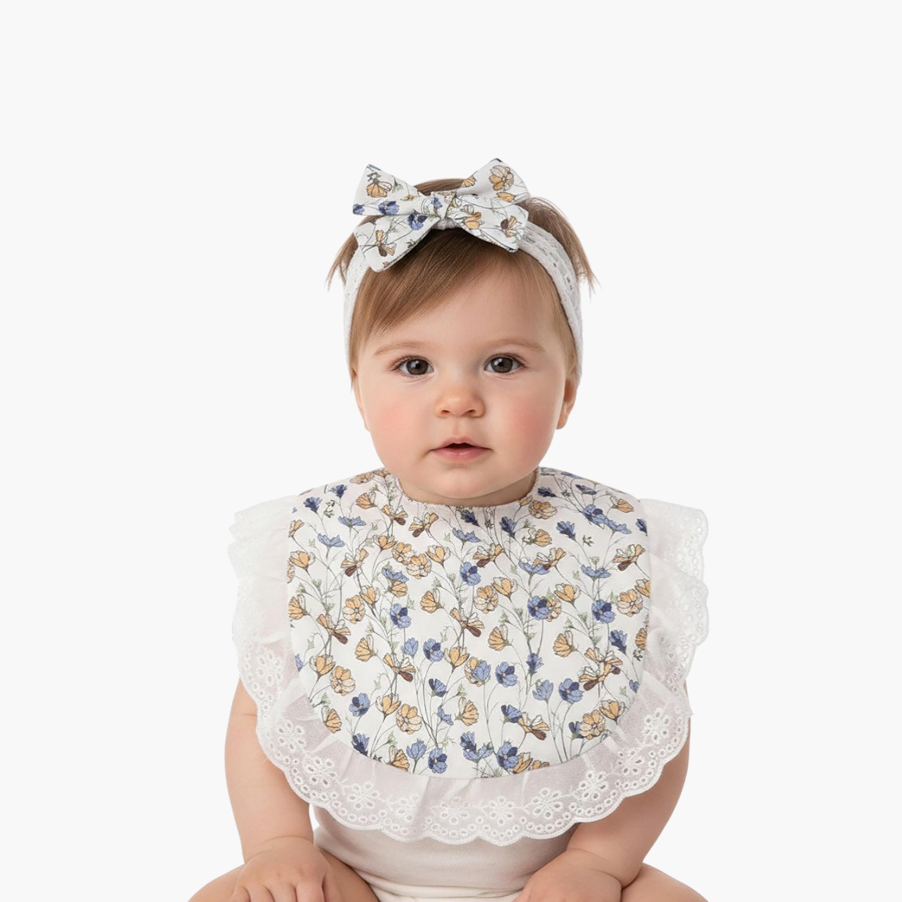 طقم مريلة بطبعة زهور وعصابة رأس بفيونكة "بيلا" من بامبيميتشي-baby-feeding-bibs-image-2