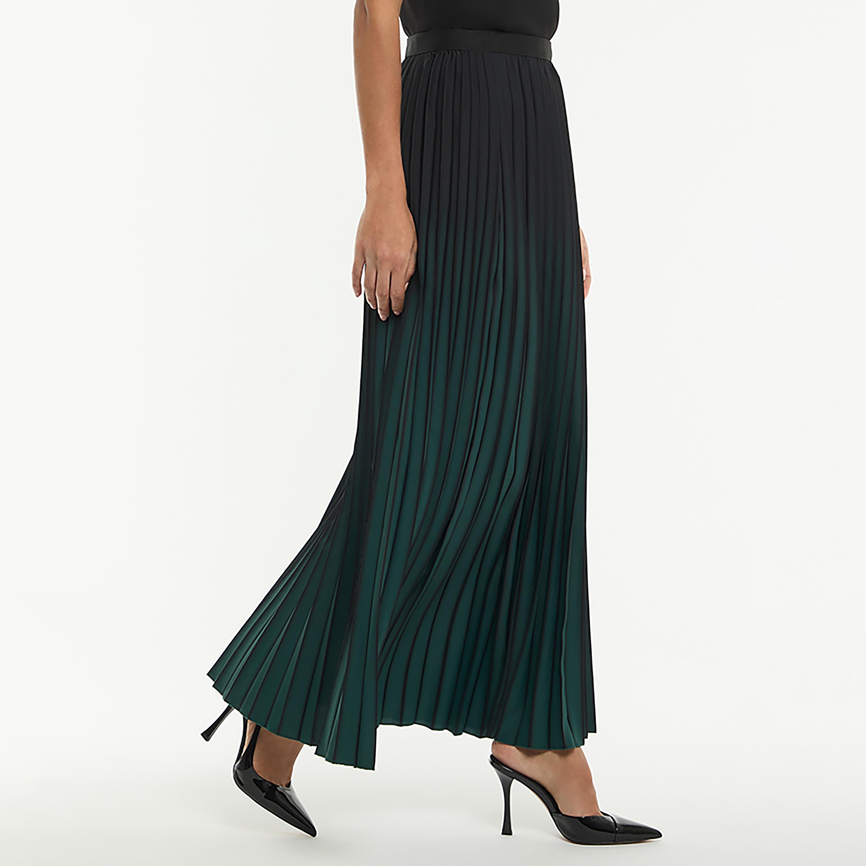 تنورة ماكسي نسائية "بلاتيد" بكسرات وتصميم "أومبريه" متدرج بلون أخضر من بي سي بي جي-women-clothing-bottoms-skirts-image-3