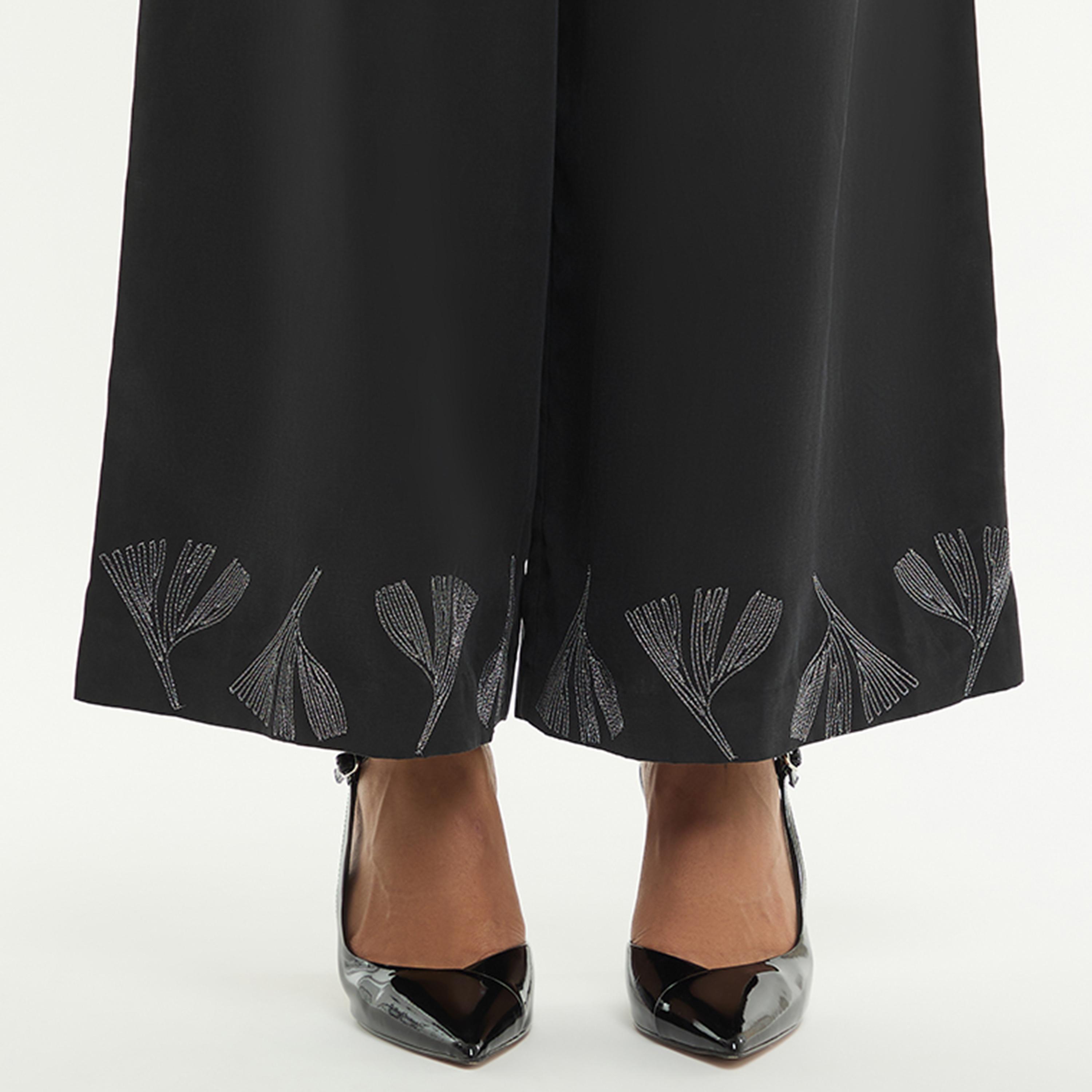 بنطلون نسائي بكسرات أمامية وأرجل واسعة بلون أسود من بي سي بي جي-women-clothing-bottoms-trousers-image-4