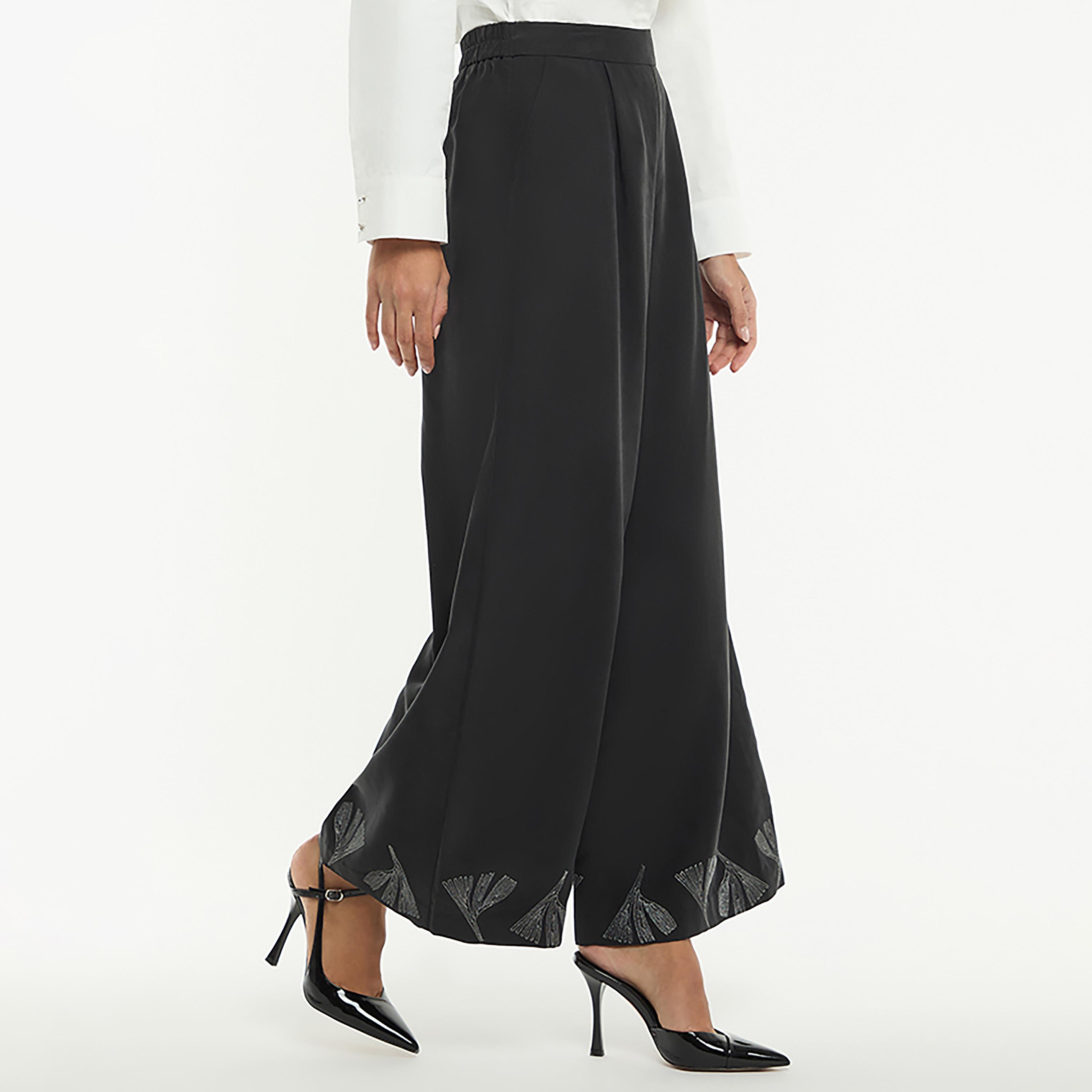 بنطلون نسائي بكسرات أمامية وأرجل واسعة بلون أسود من بي سي بي جي-women-clothing-bottoms-trousers-image-5