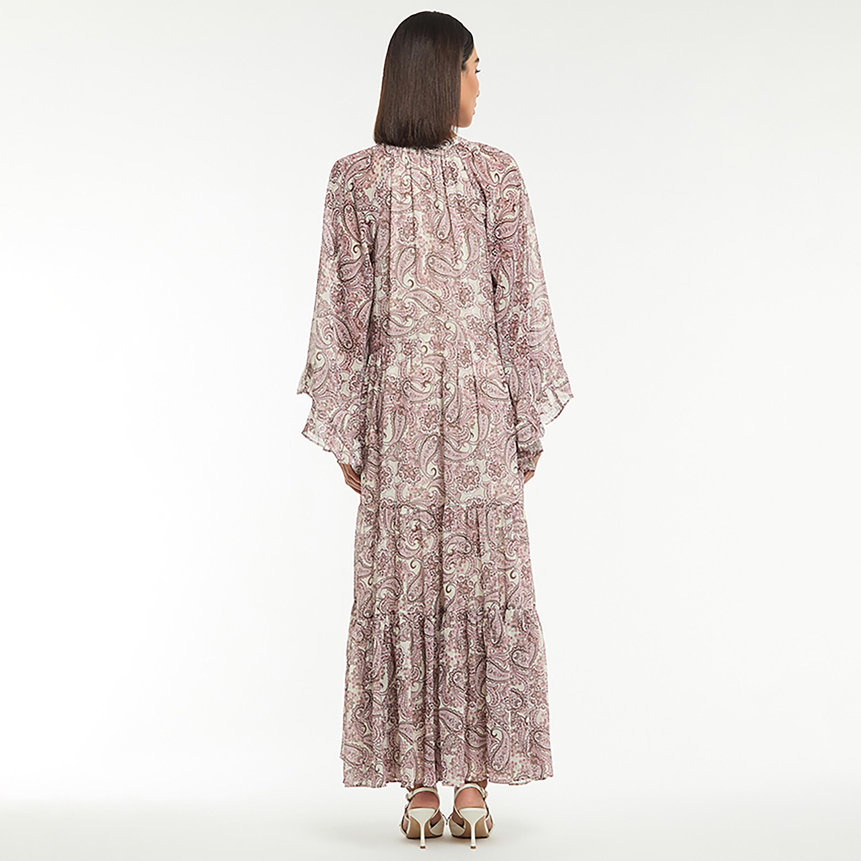 فستان ماكسي ساتان "تيرد" بياقة تربط وأكمام واسعة وطبعة "بيزلي" من بي سي بي جي-women-clothing-dresses-image-3