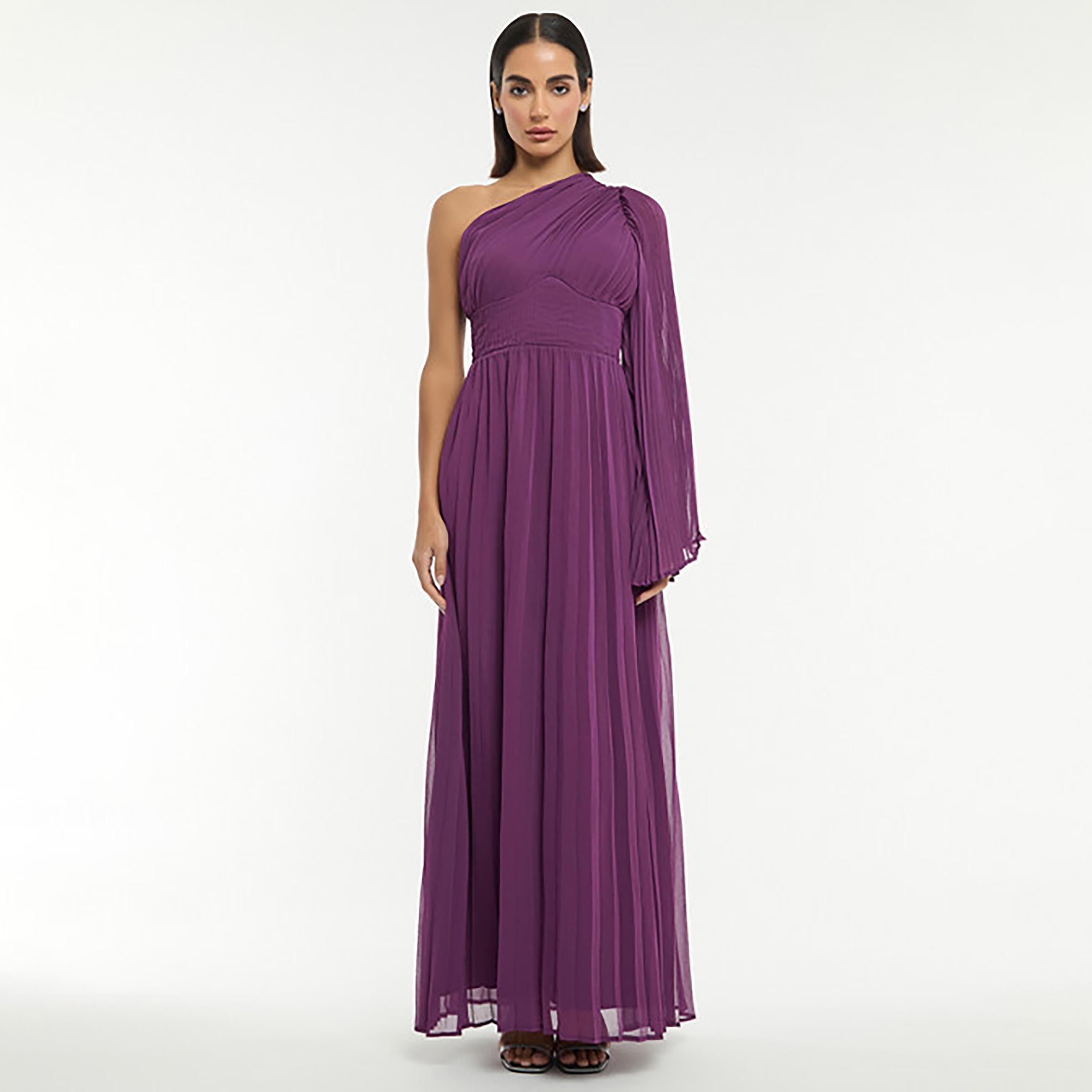 فستان ماكسي نسائي بكتف واحد وتصميم "بلاتيد" بكسرات بلون أرجواني من بي سي بي جي-women-clothing-dresses-image-1