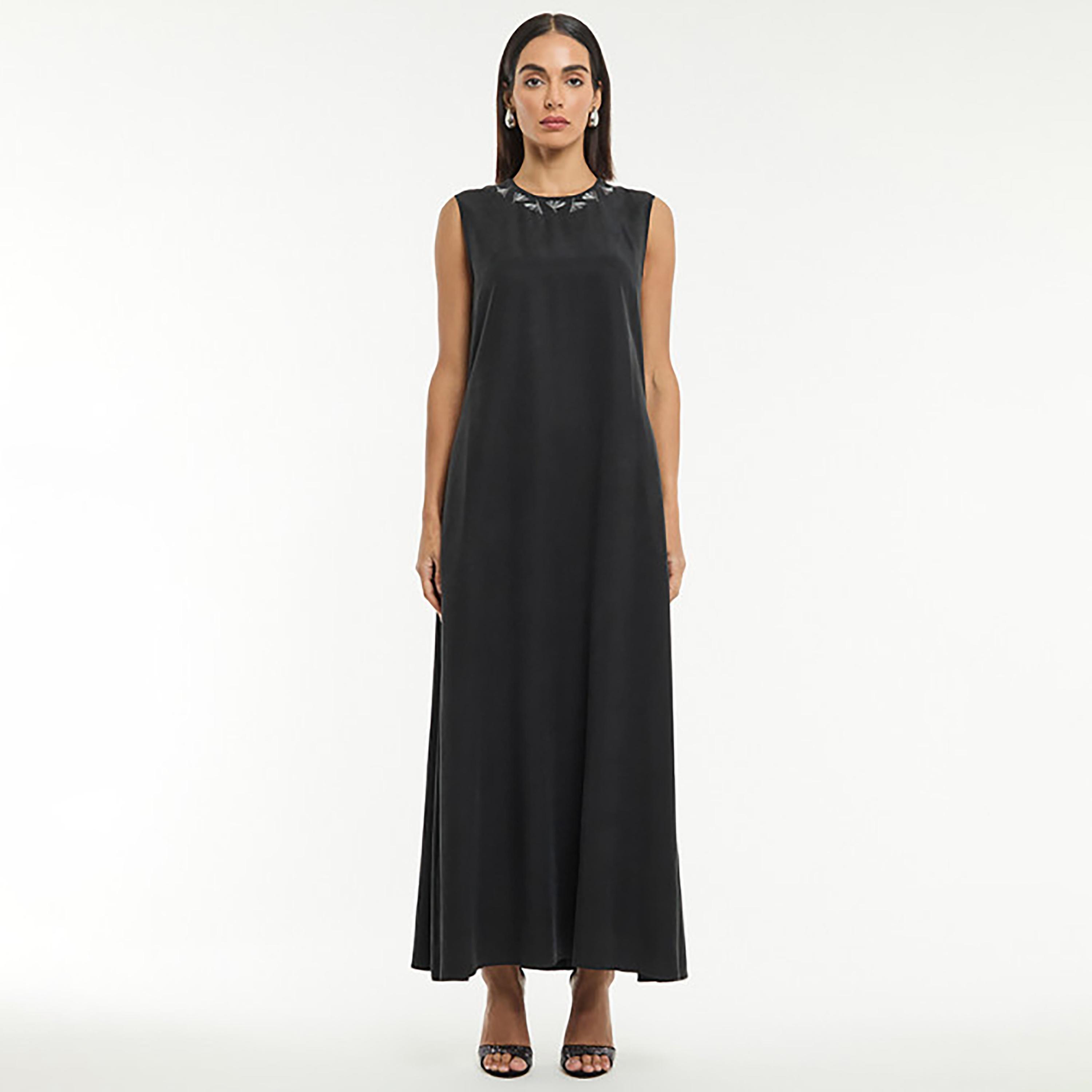 فستان ماكسي نسائي بفتحة رقبة مطرزة بخيوط "لوريكس" لون أسود من بي سي بي جي-women-clothing-dresses-image-1