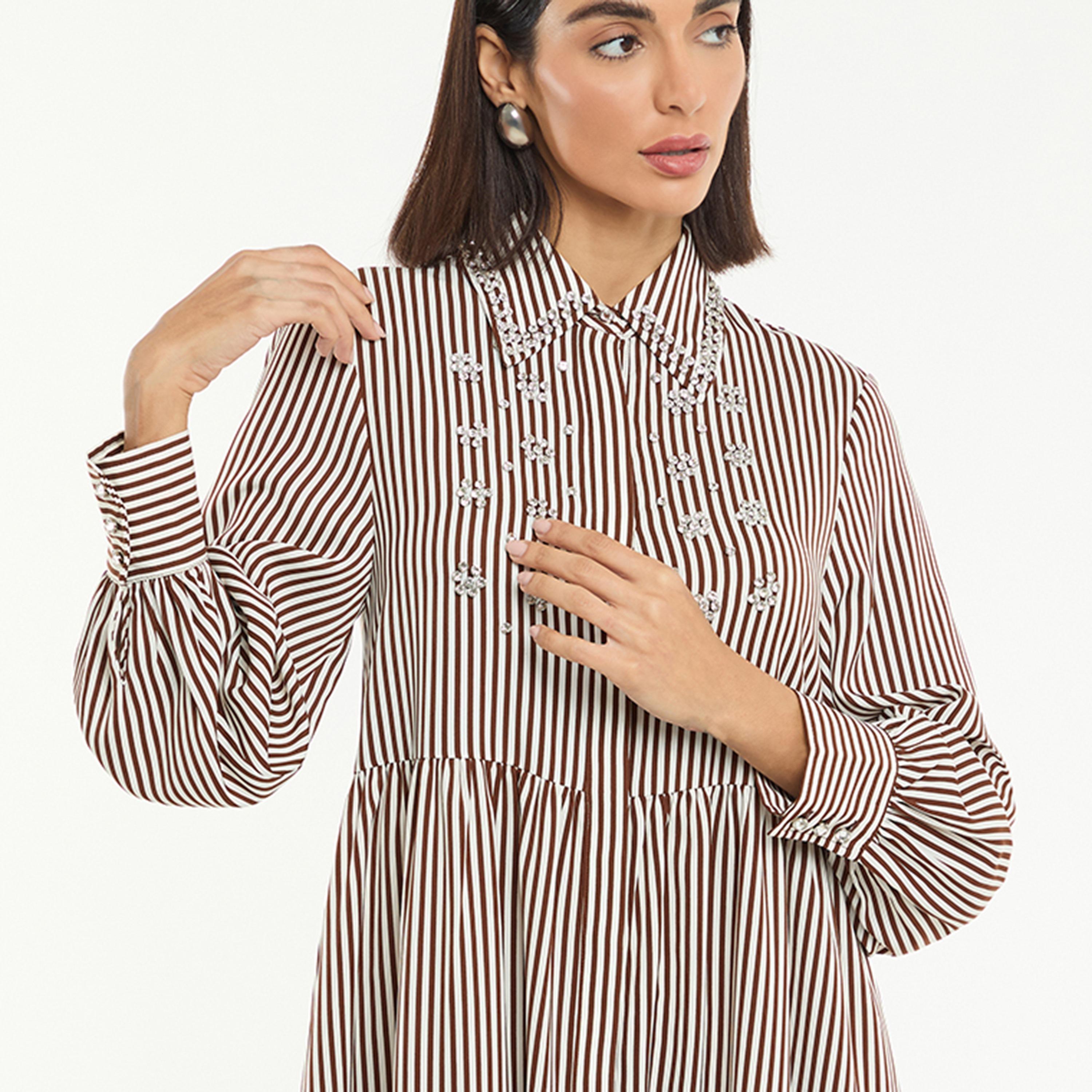 فستان قميص ماكسي من البوبلين المخطط والمزين بالتطريز من بي سي بي جي-women-clothing-dresses-image-4