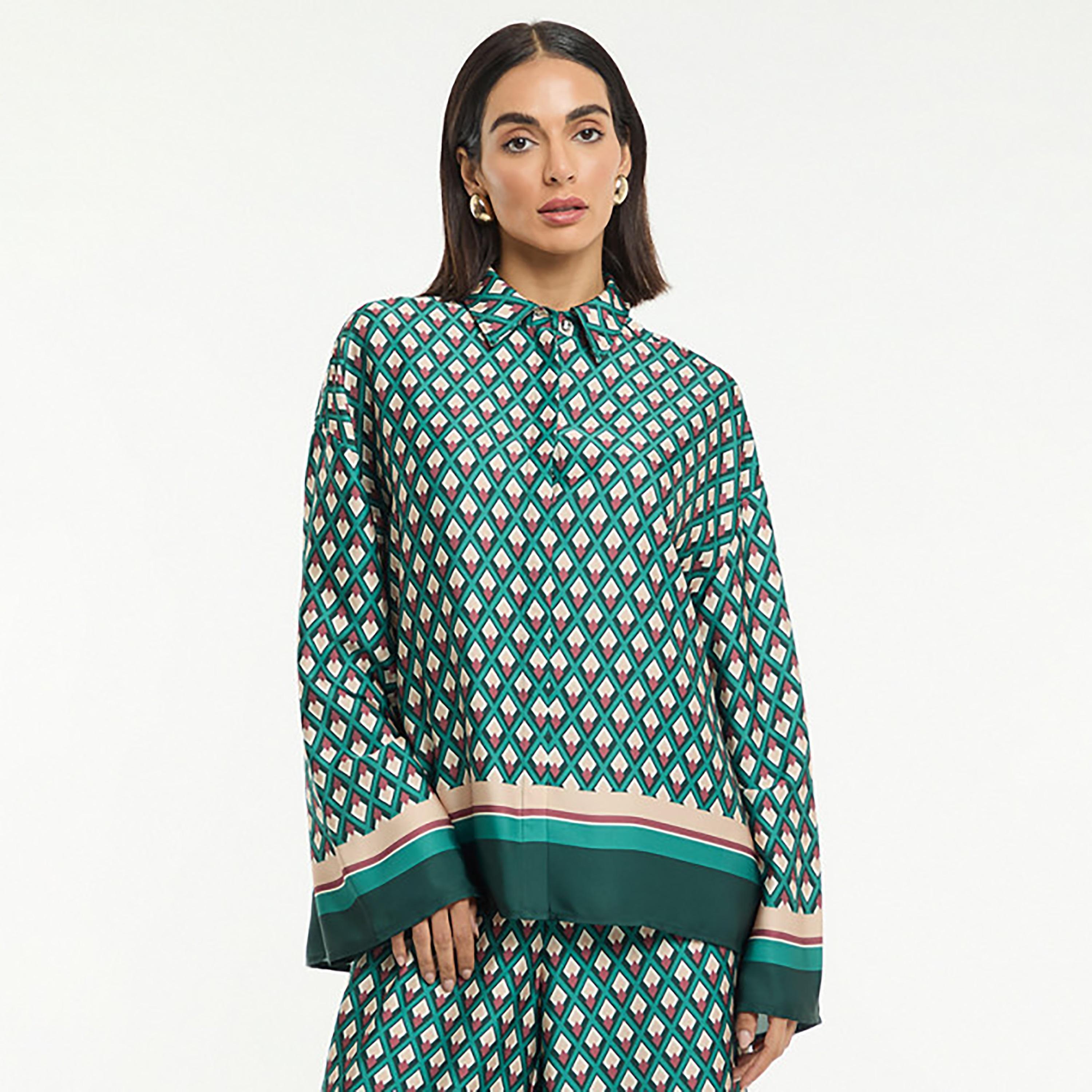 قميص نسائي "أوفرسايز" بطبعة كاملة بلون أخضر من بي سي بي جي-women-clothing-shirtsandblouses-shirts-image-1