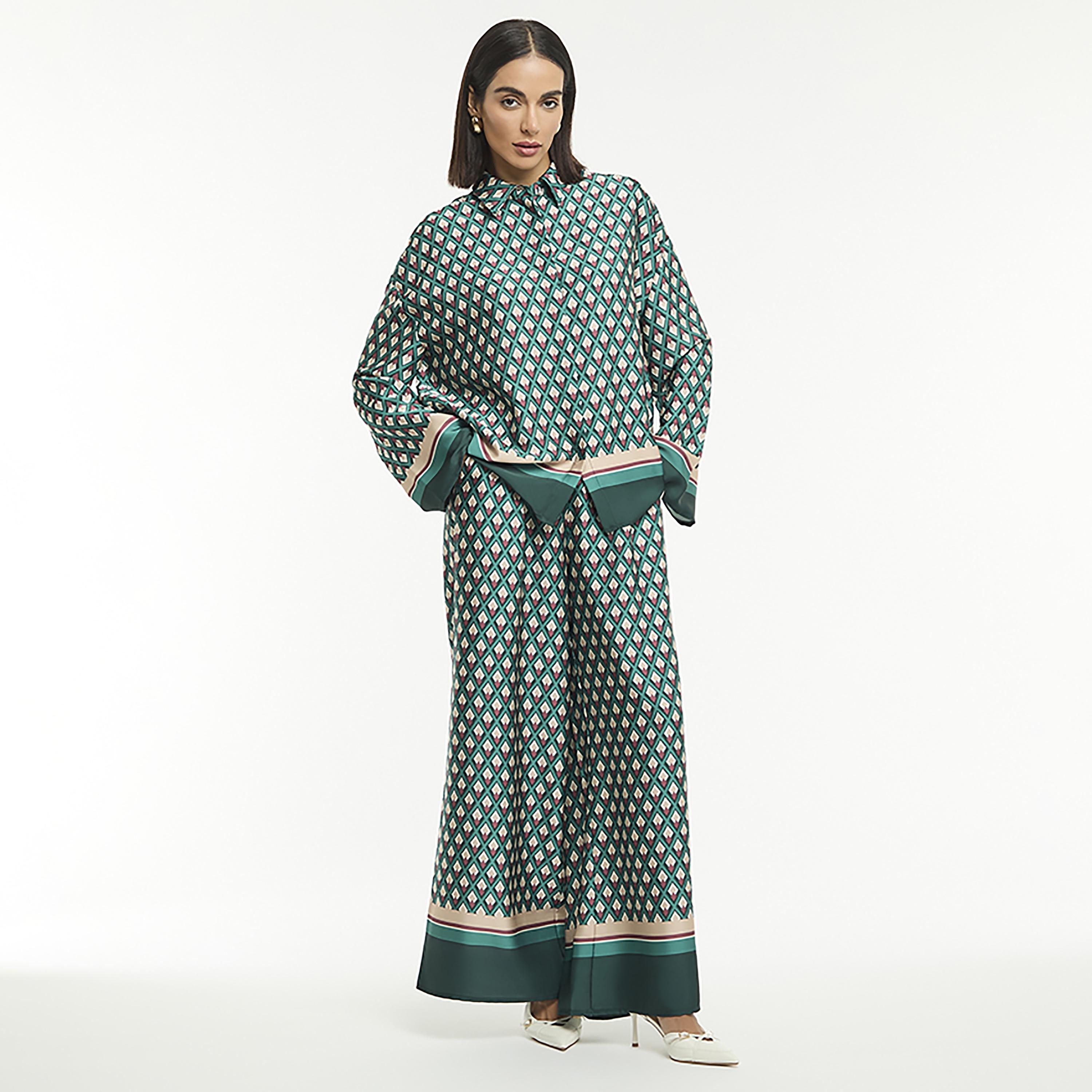 قميص نسائي "أوفرسايز" بطبعة كاملة بلون أخضر من بي سي بي جي-women-clothing-shirtsandblouses-shirts-image-2