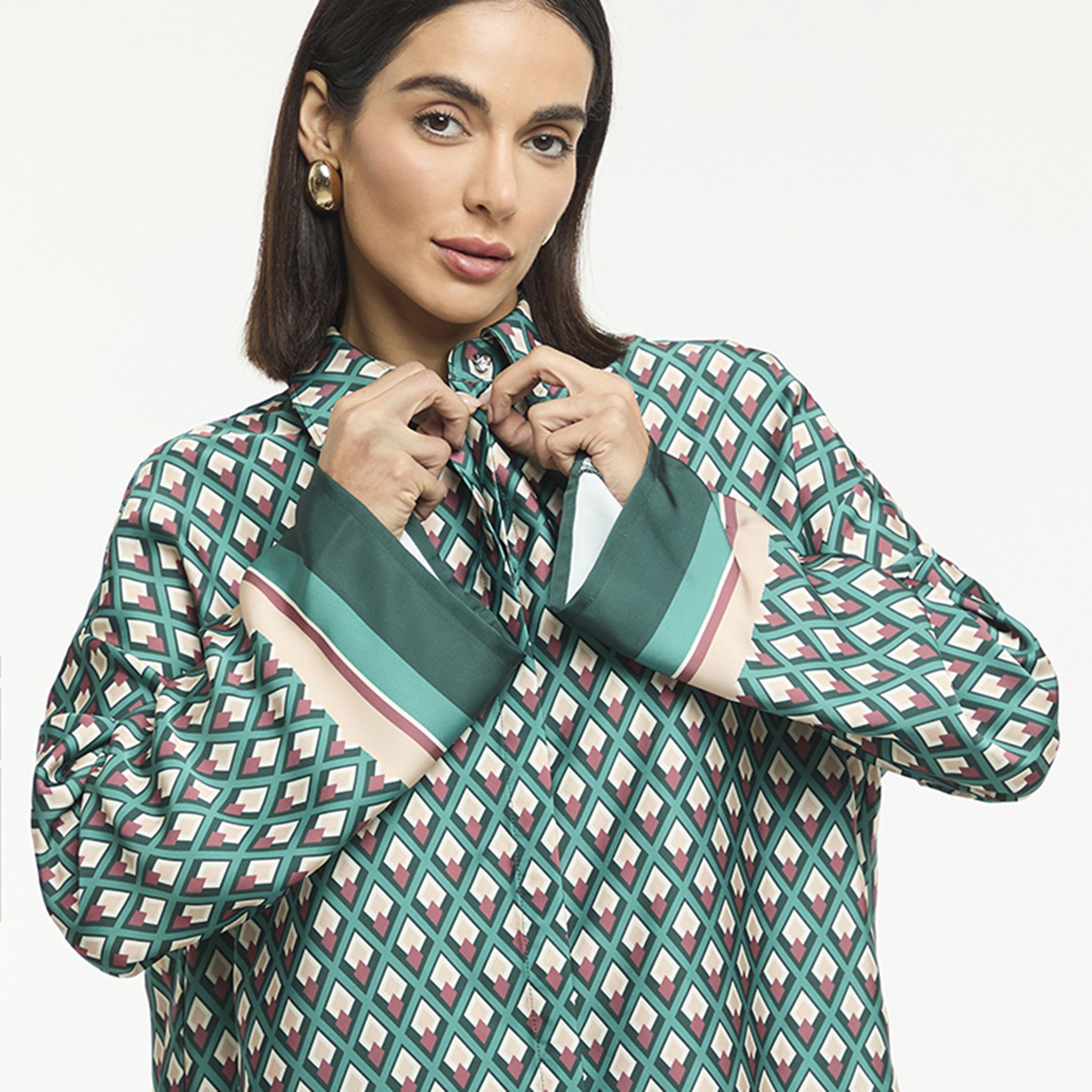 قميص نسائي "أوفرسايز" بطبعة كاملة بلون أخضر من بي سي بي جي-women-clothing-shirtsandblouses-shirts-image-4