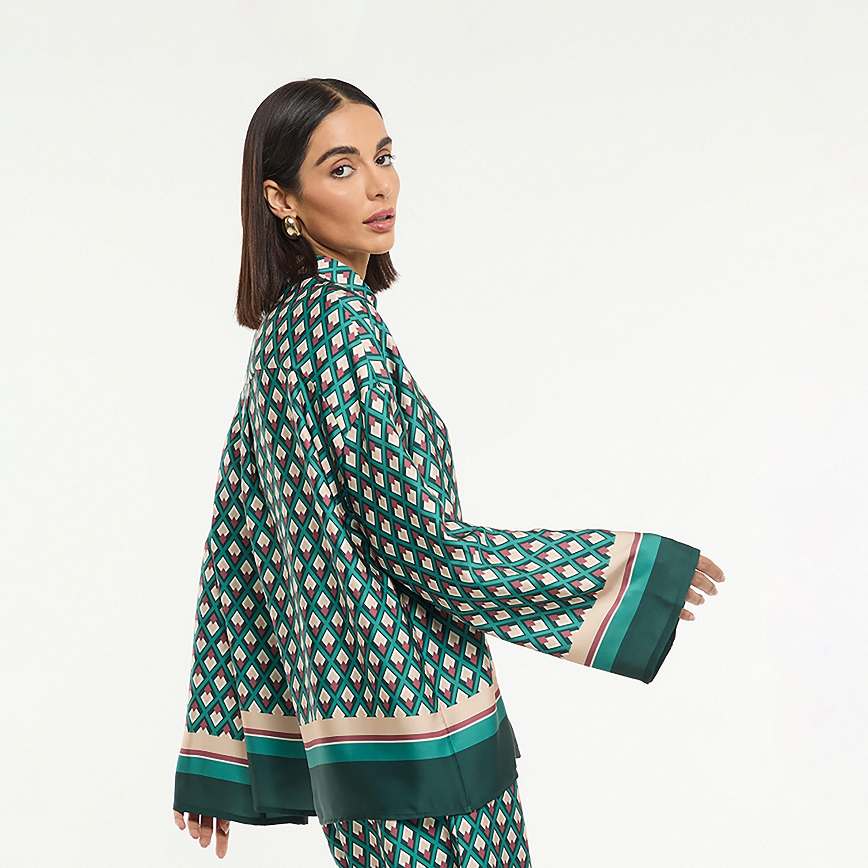 قميص نسائي "أوفرسايز" بطبعة كاملة بلون أخضر من بي سي بي جي-women-clothing-shirtsandblouses-shirts-image-5