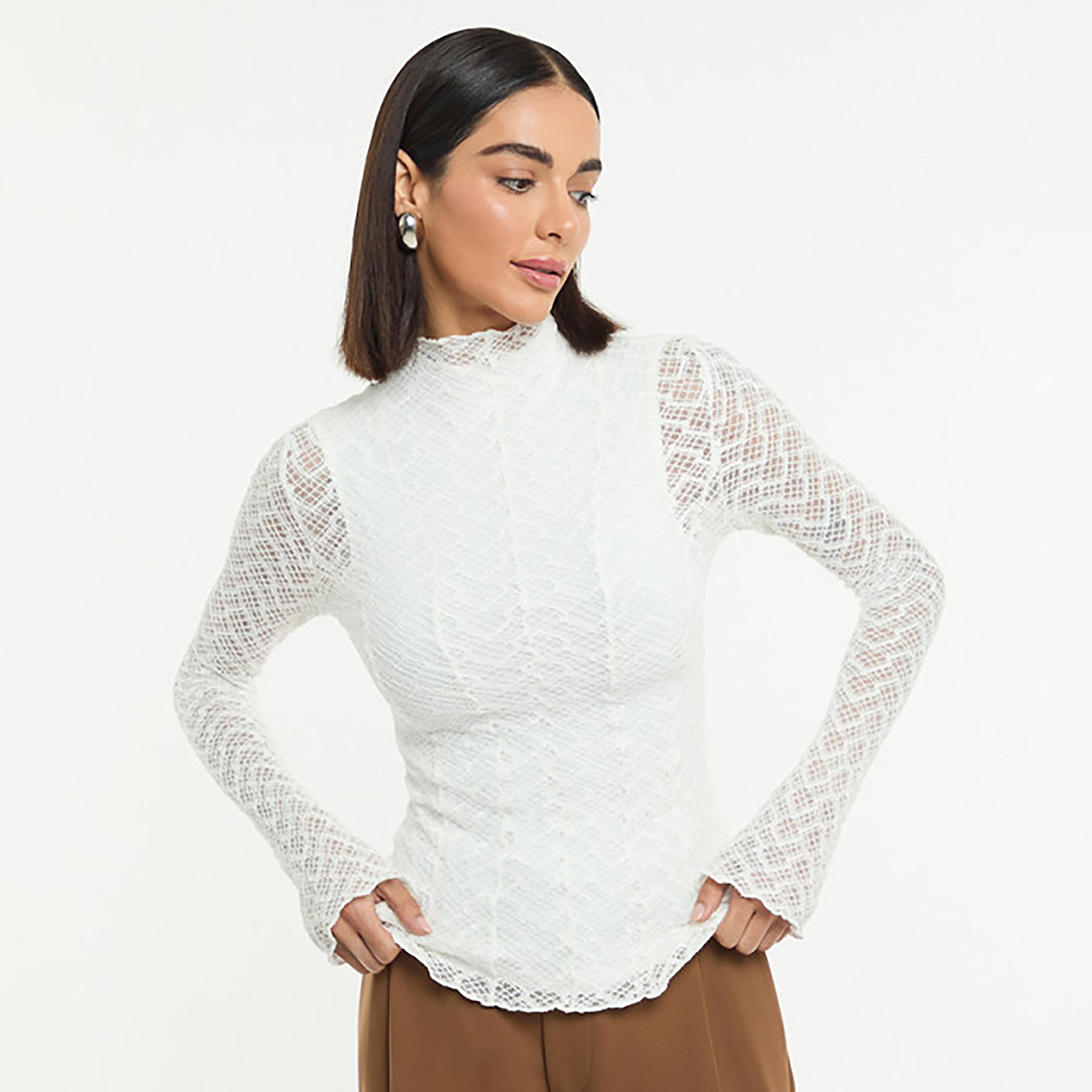 بلوزة نسائية من الدانتيل بياقة "موك نيك" بلون أوف وايت من بي سي بي جي-women-clothing-shirtsandblouses-blouses-image-1