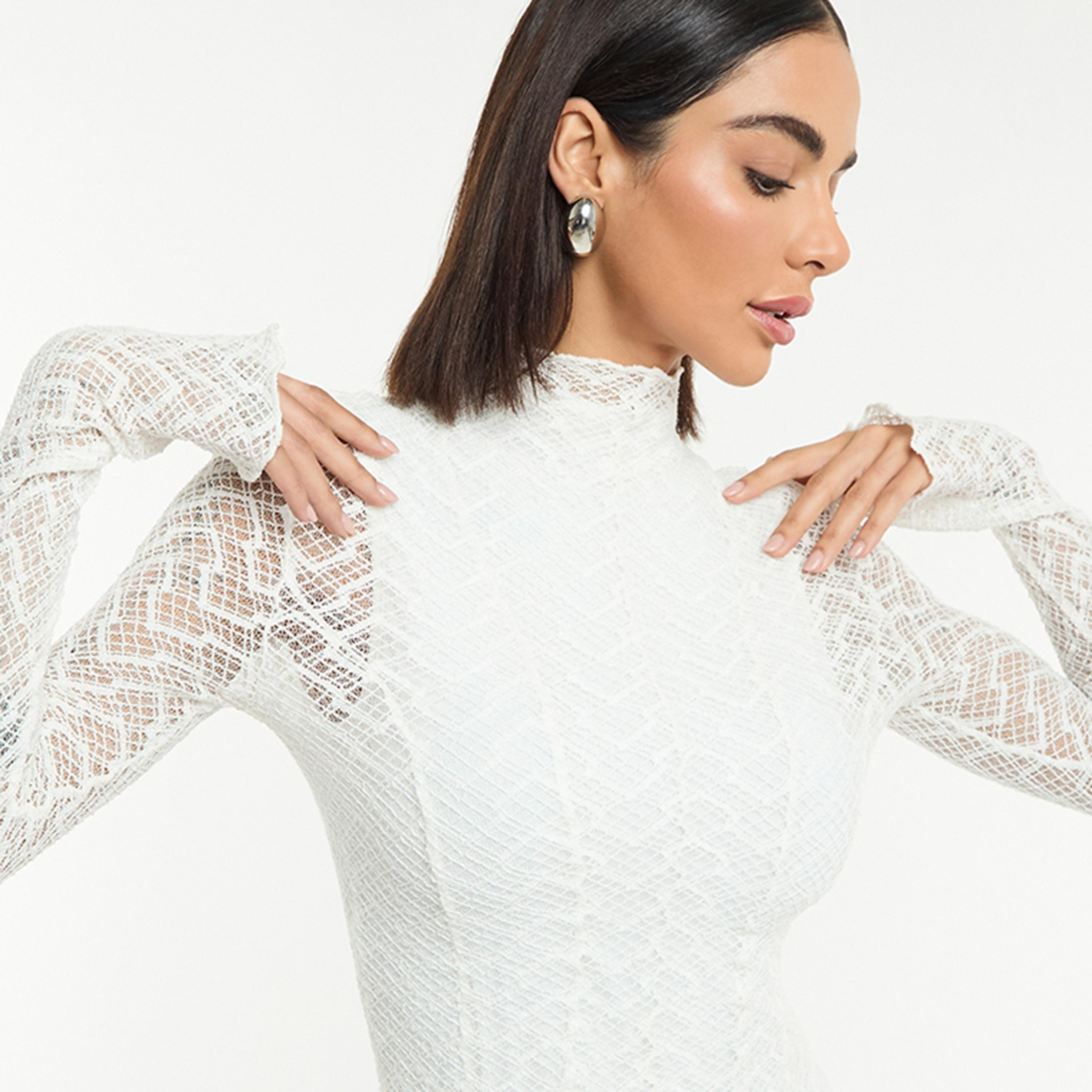 بلوزة نسائية من الدانتيل بياقة "موك نيك" بلون أوف وايت من بي سي بي جي-women-clothing-shirtsandblouses-blouses-image-4