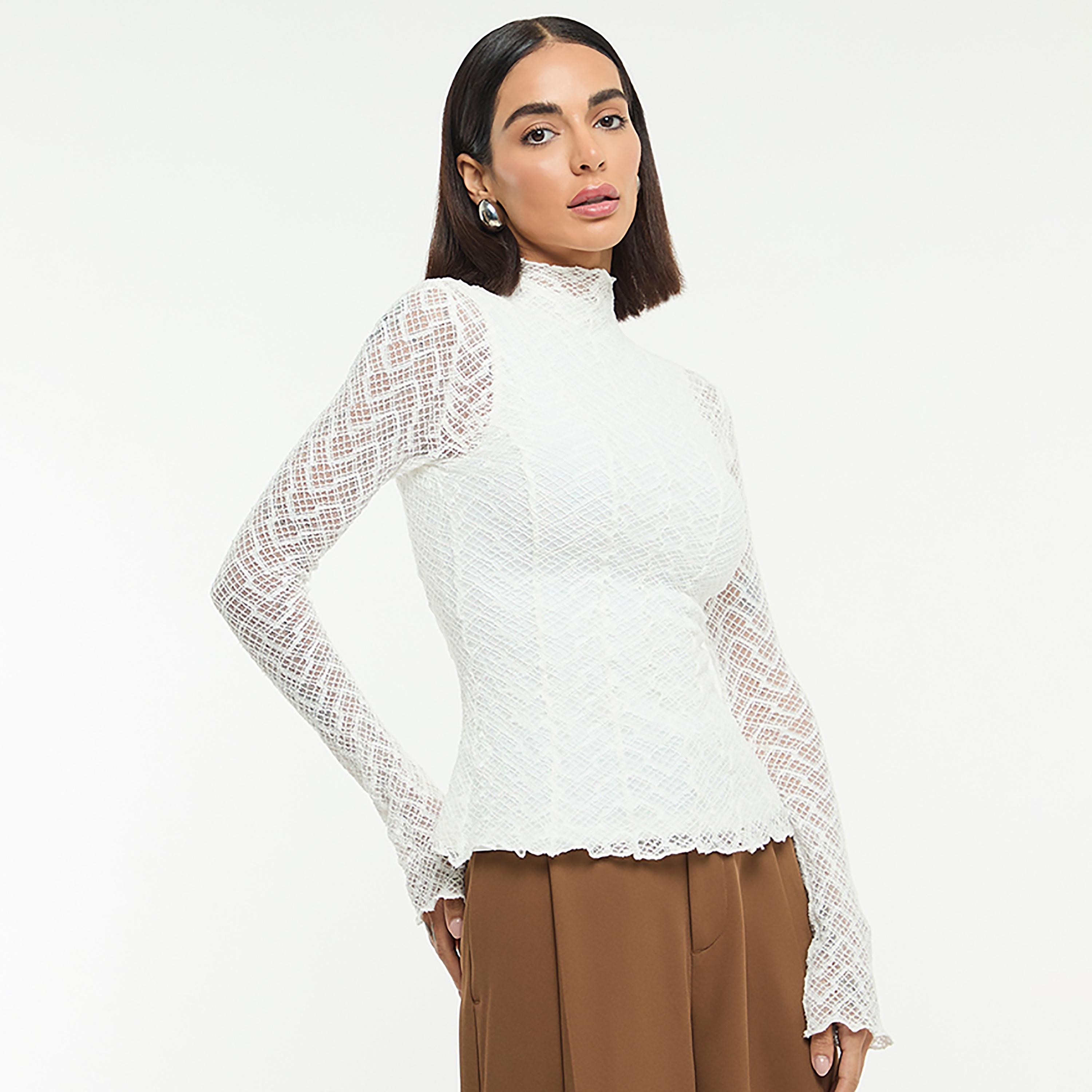 بلوزة نسائية من الدانتيل بياقة "موك نيك" بلون أوف وايت من بي سي بي جي-women-clothing-shirtsandblouses-blouses-image-5
