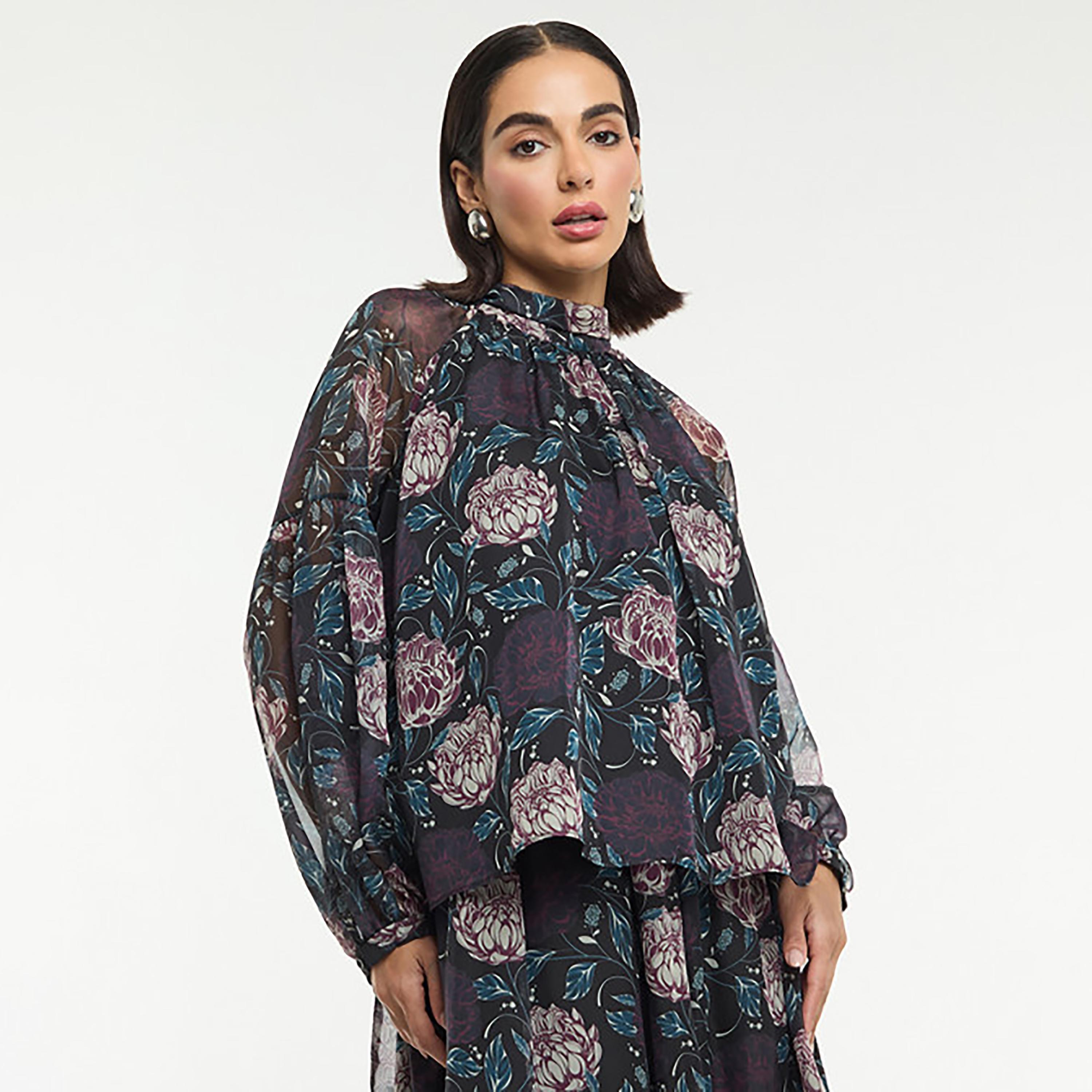 بلوزة نسائية بياقة تربط من الخلف ونقشة زهور بلون أسود من بي سي بي جي-women-clothing-shirtsandblouses-blouses-image-1