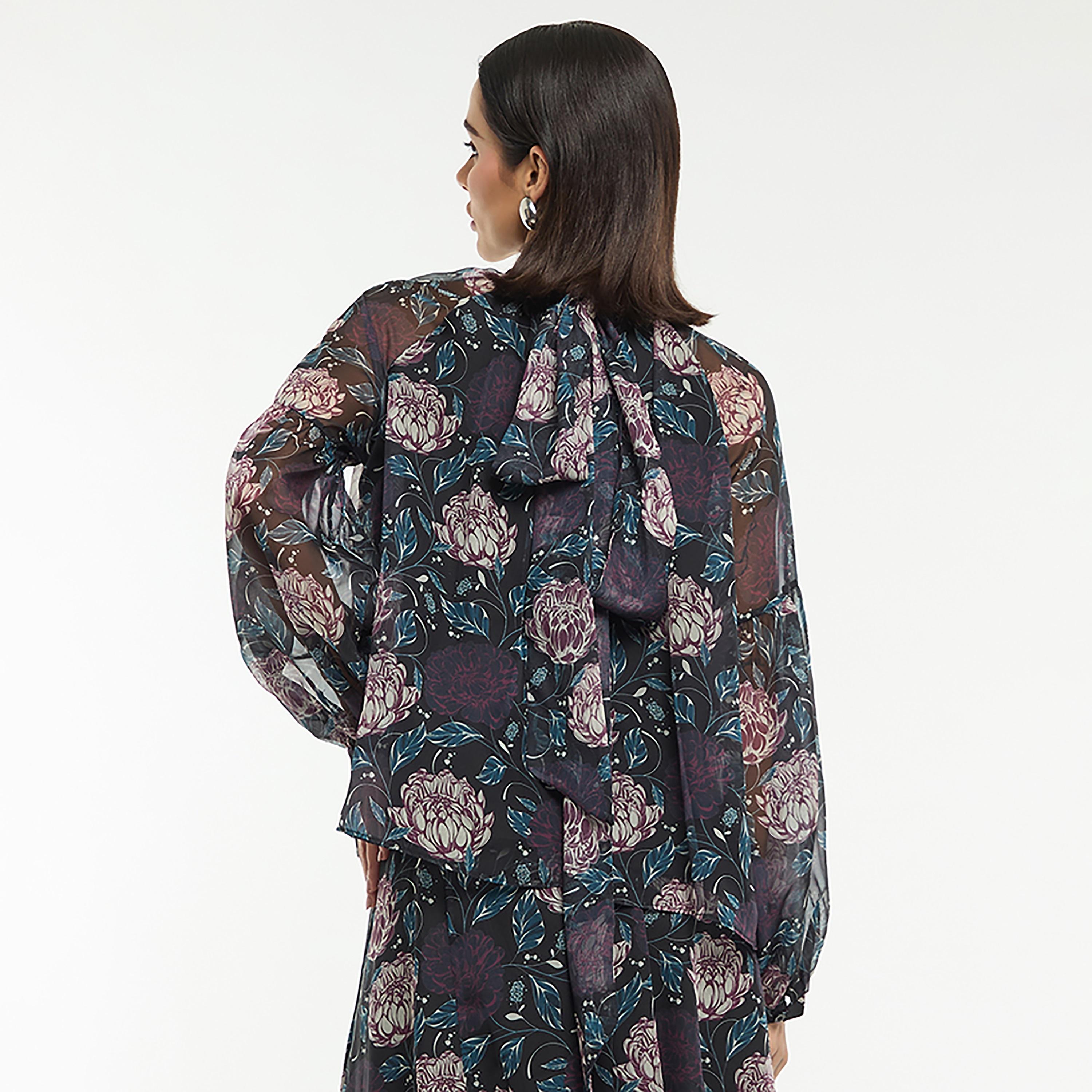 بلوزة نسائية بياقة تربط من الخلف ونقشة زهور بلون أسود من بي سي بي جي-women-clothing-shirtsandblouses-blouses-image-3